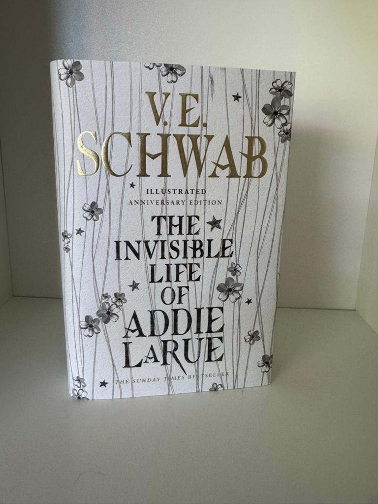 The Invisible Life of Addie LaRue - V.E. Schwab, Boeken, Ophalen of Verzenden, Zo goed als nieuw