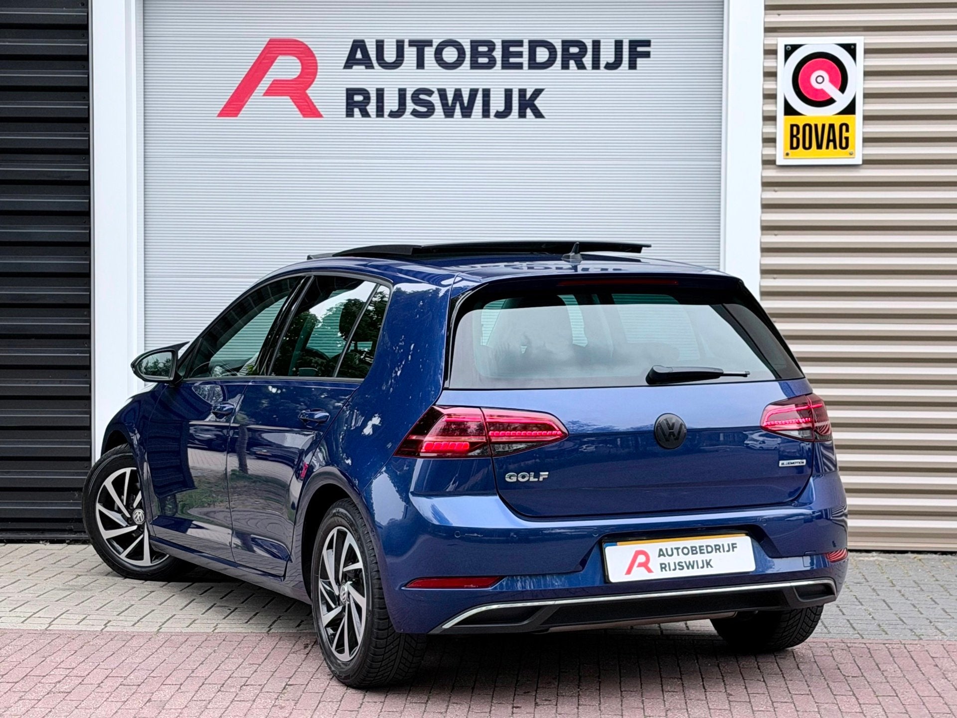 Volkswagen Golf 1.5 TSI Highline Pano/Virtual/Camera, Auto's, Dealer onderhouden, Euro 6, 4 cilinders, Blauw
