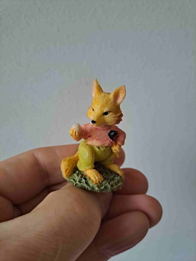 Golfende Vos Beeldje van Kunsthars 5 cm, Verzamelen, Dierenverzamelingen, Ophalen of Verzenden, Zo goed als nieuw, Wild dier, Beeldje of Figuurtje