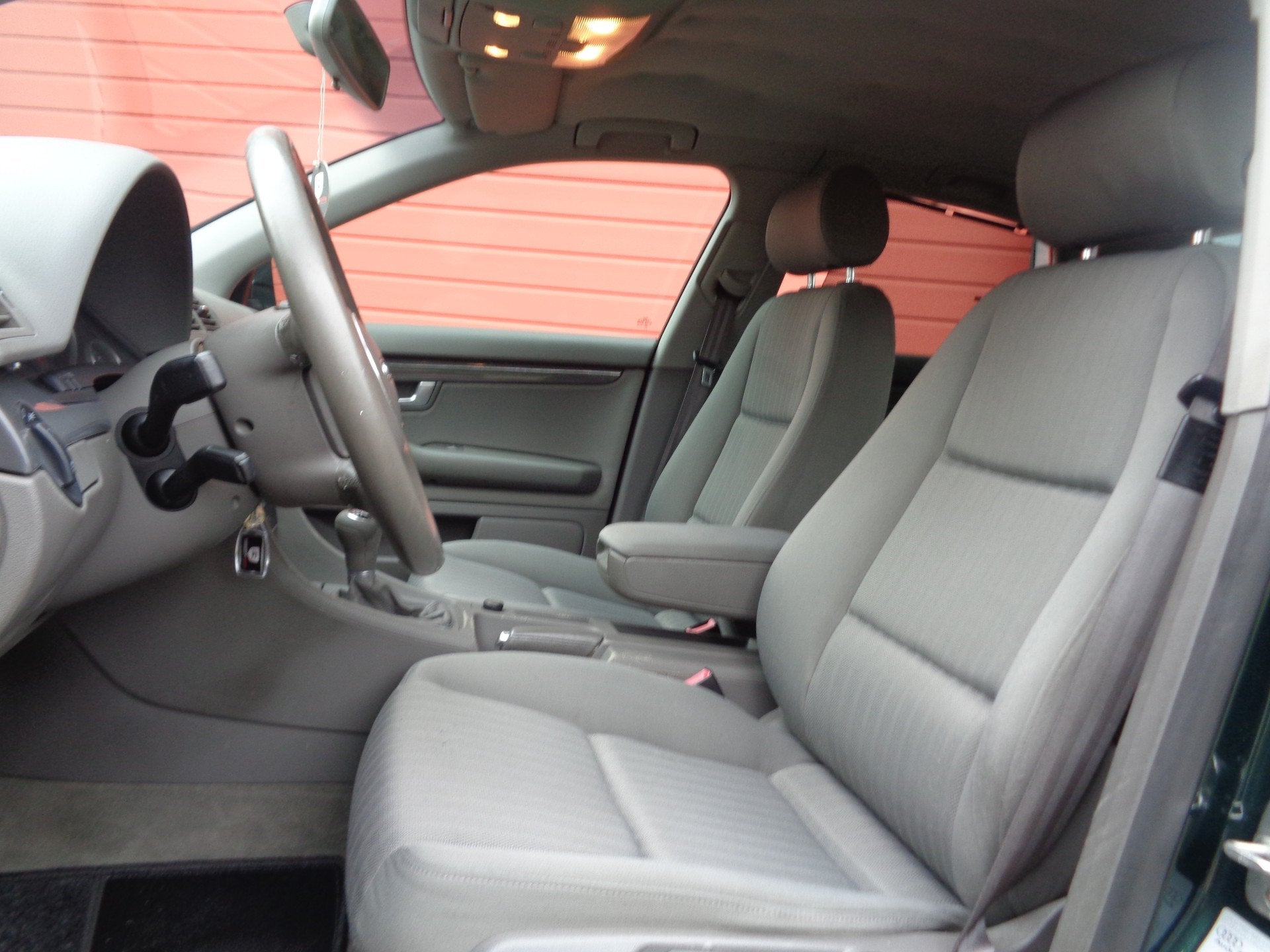 Audi A4 Limousine 2.4 170PK Clima Cruise 6-BAK LMV Trekhaak, Auto's, Voorwielaandrijving, Electronic Stability Program (ESP), Gebruikt