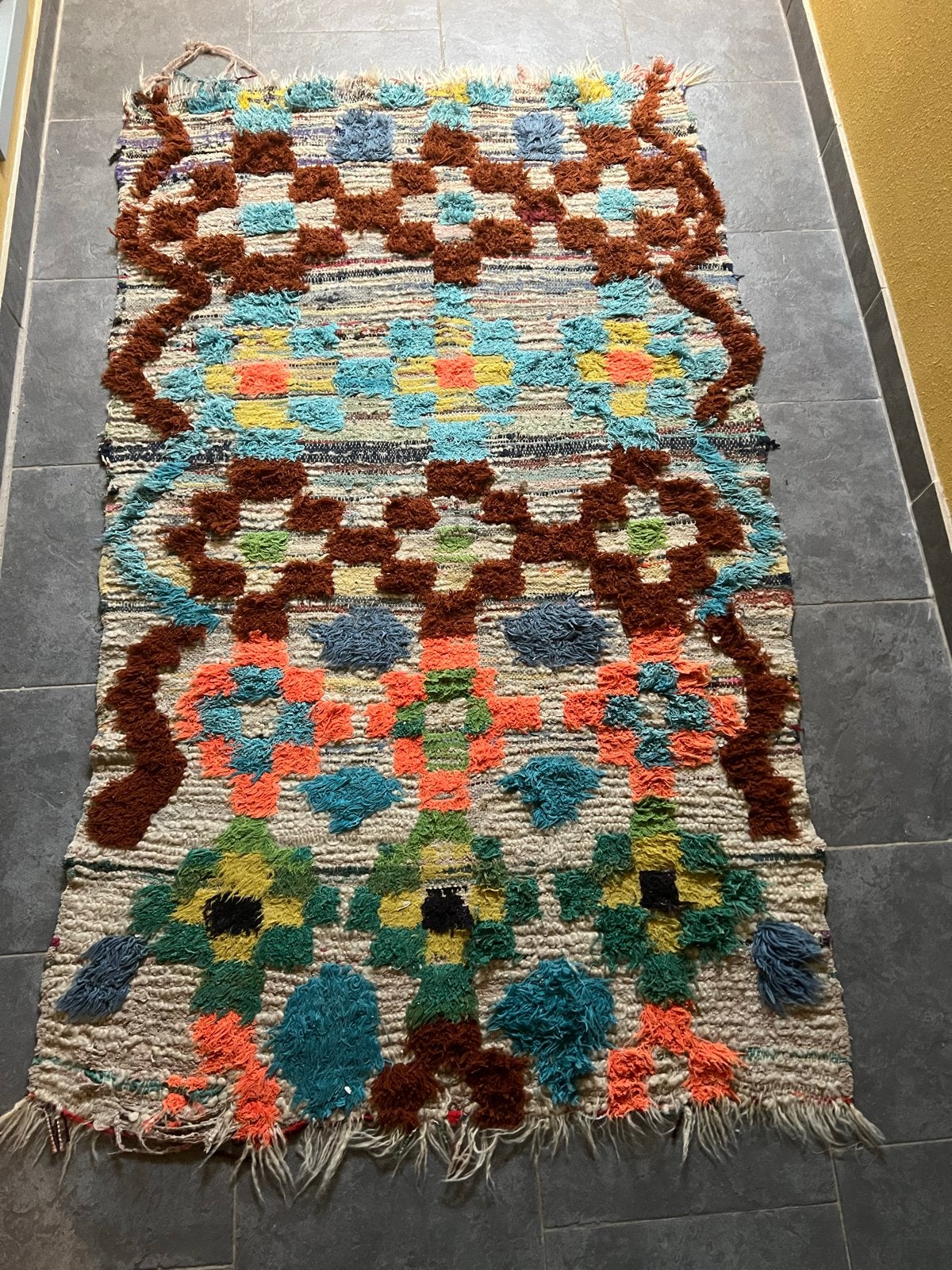 Vrolijk gekleurd Azilal vloerkleed van The Souks - 95x170 cm, Gebruikt, Bruin, 150 tot 200 cm, Rechthoekig