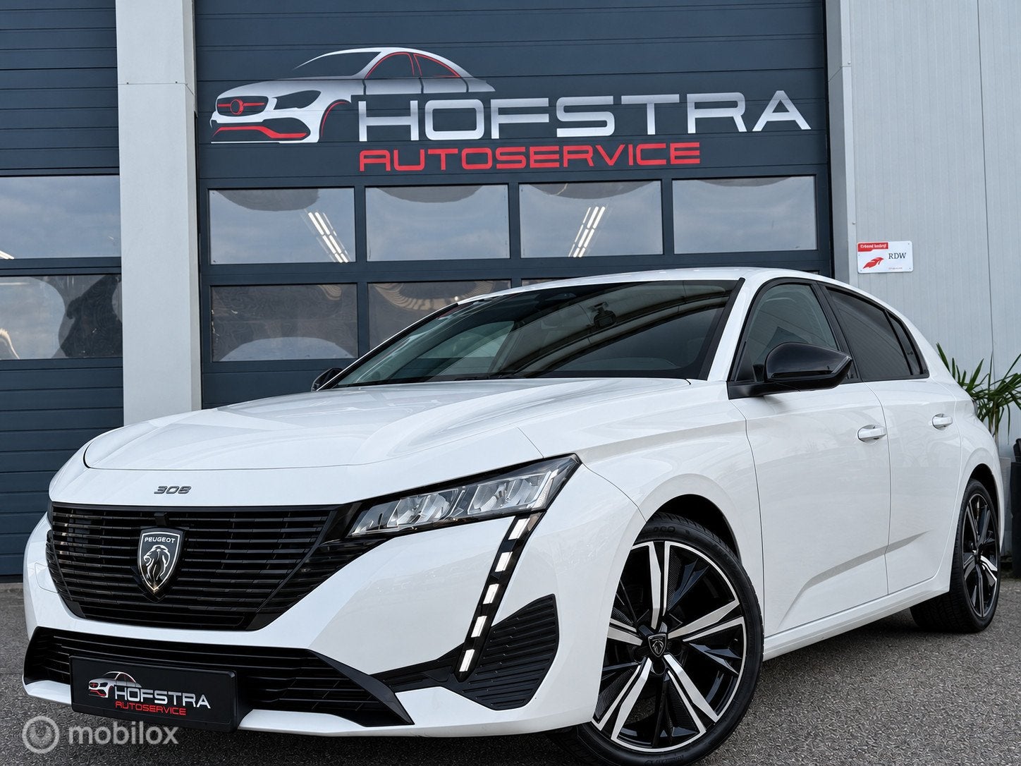Peugeot 308 1.2 PureTech Stoelverw CarPlay 18-inch AGR-Stoel, Dealer onderhouden, Gebruikt, Euro 6, 1199 cc