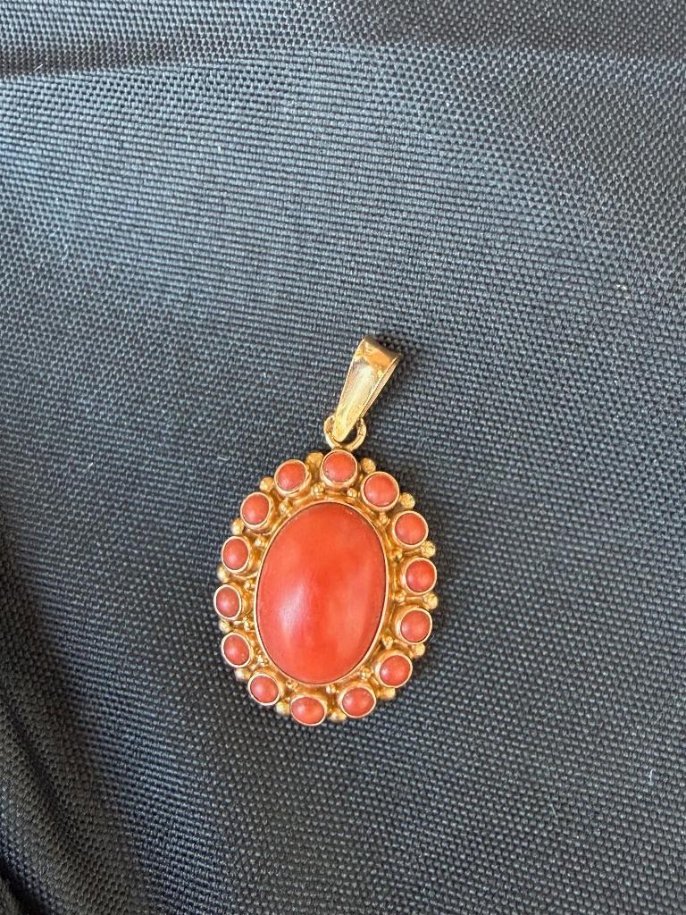 14 krt. gouden hanger met bloedkoralen, Gebruikt, Overige voorstellingen, Ophalen of Verzenden, Met edelsteen