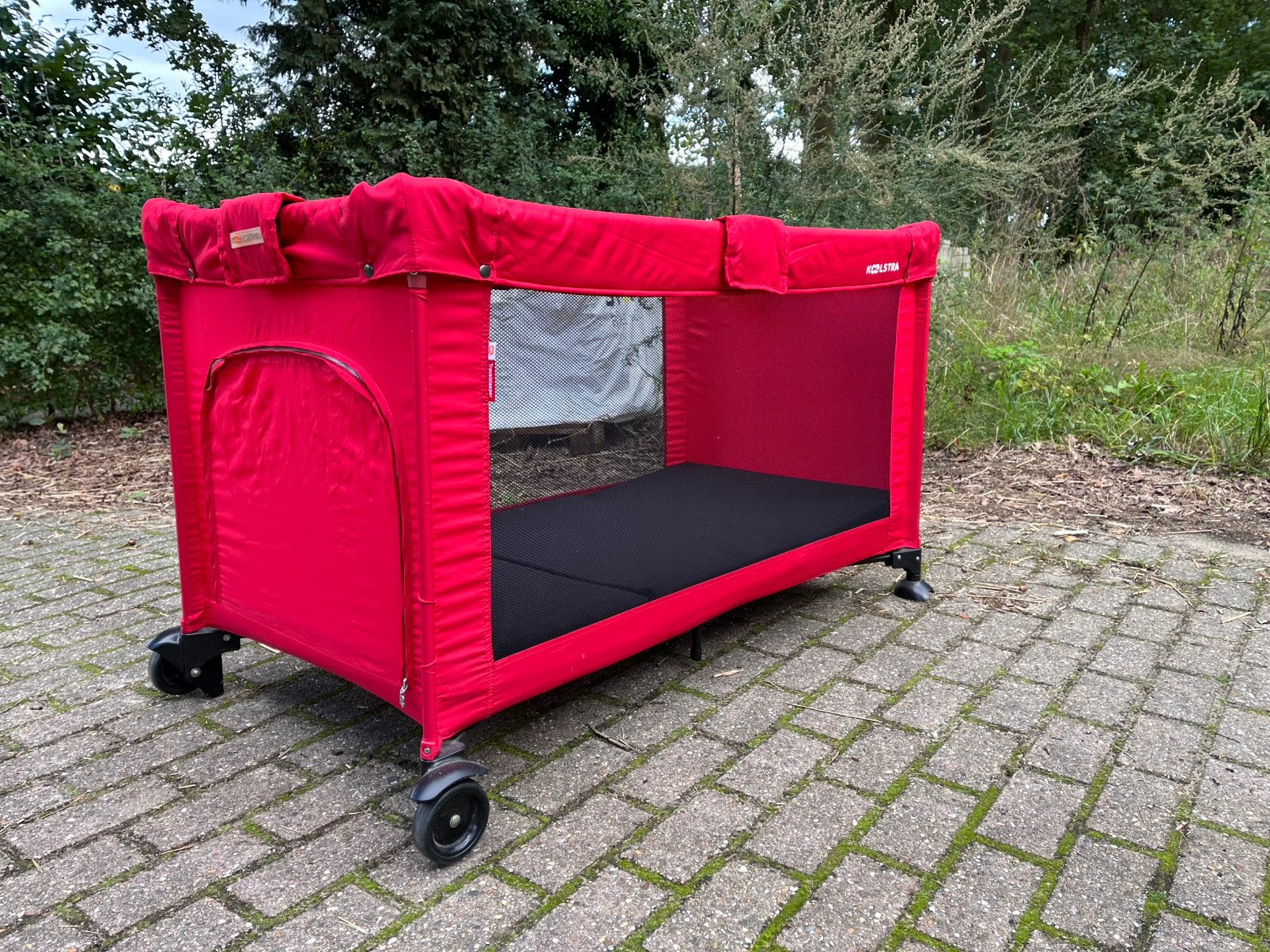 Campingbedje Koelstra rood incl matras en evt beddengoed, Kinderen en Baby's, Gebruikt, Ophalen of Verzenden, Minder dan 140 cm