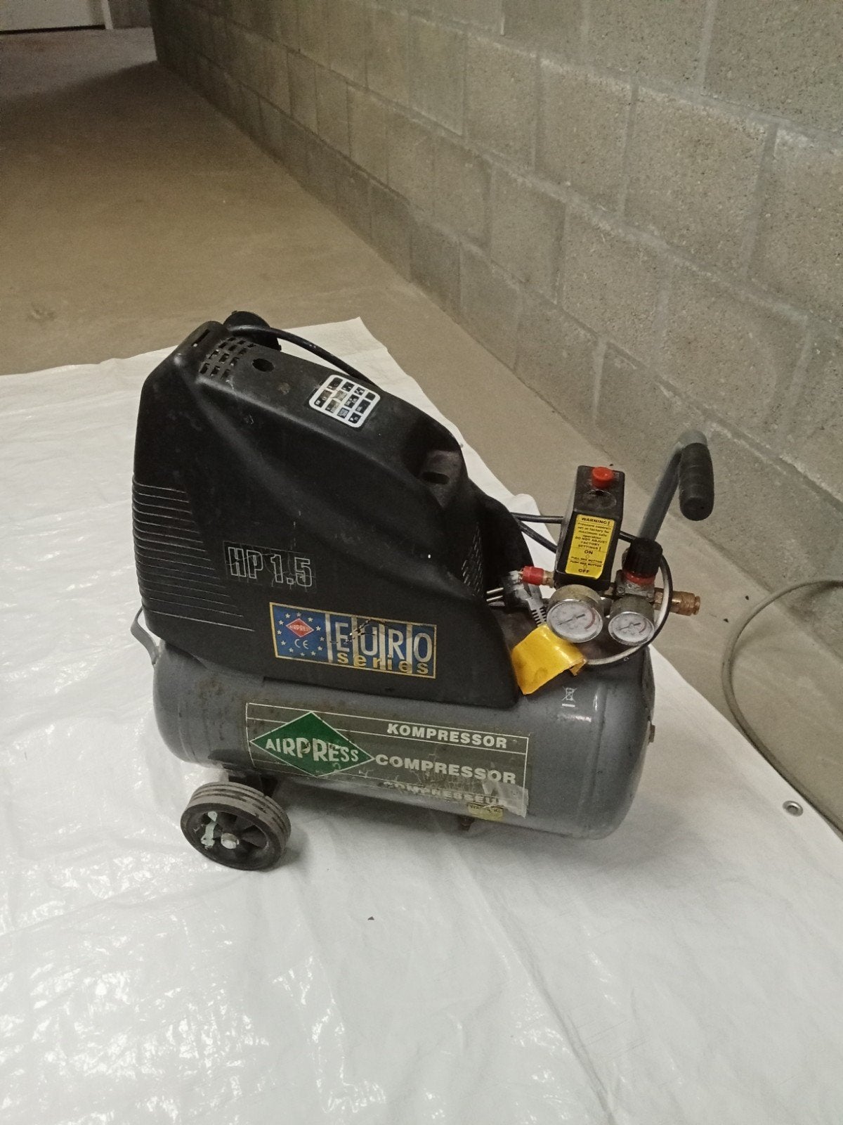 Airpress Compressor 1.5 PK - Compact en Mobiel, Ophalen, Gebruikt, 6 tot 10 bar, Minder dan 200 liter/min