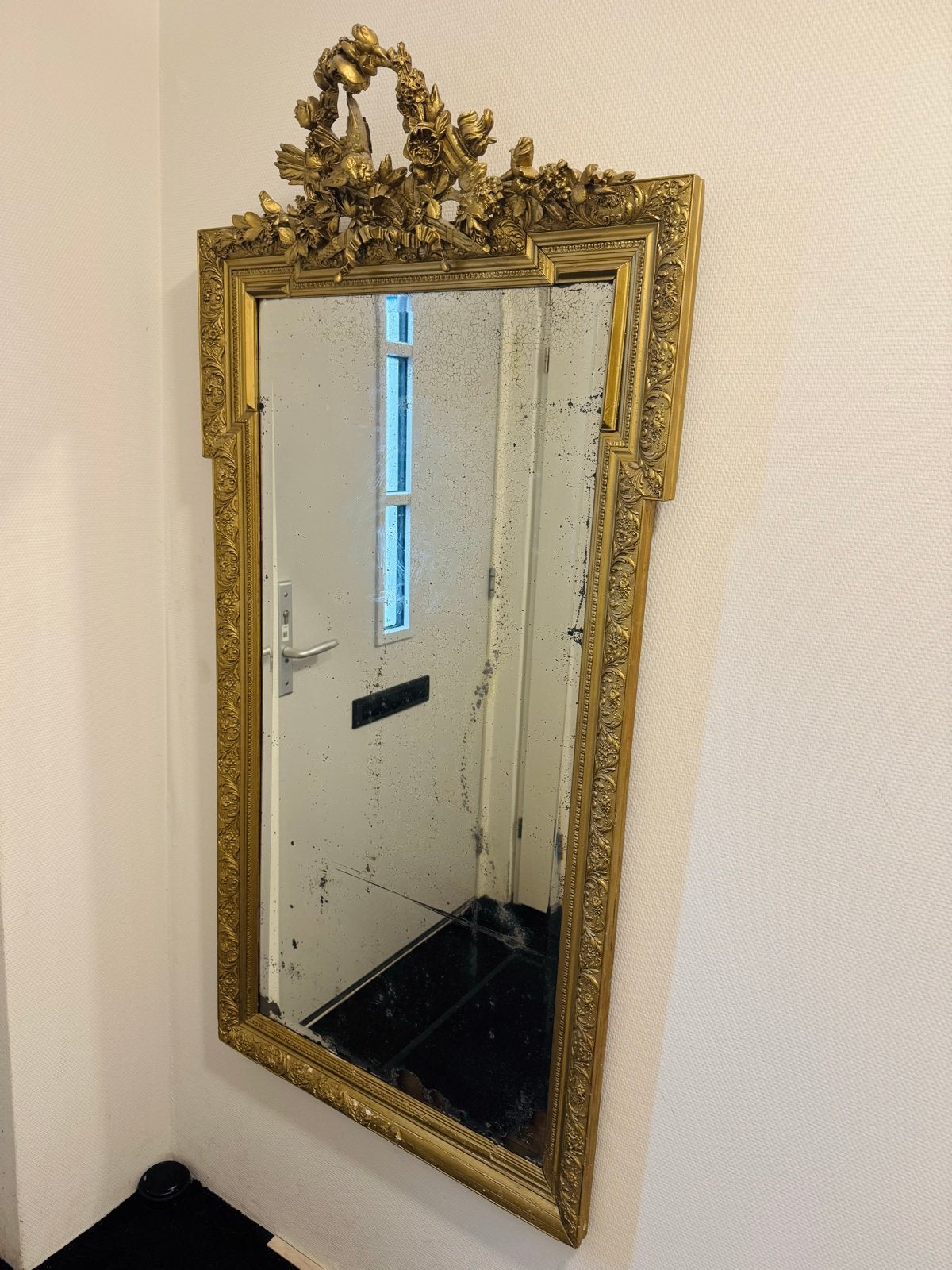 Antieke spiegel met rijk gedecoreerde gouden lijst, Antiek en Kunst, Ophalen
