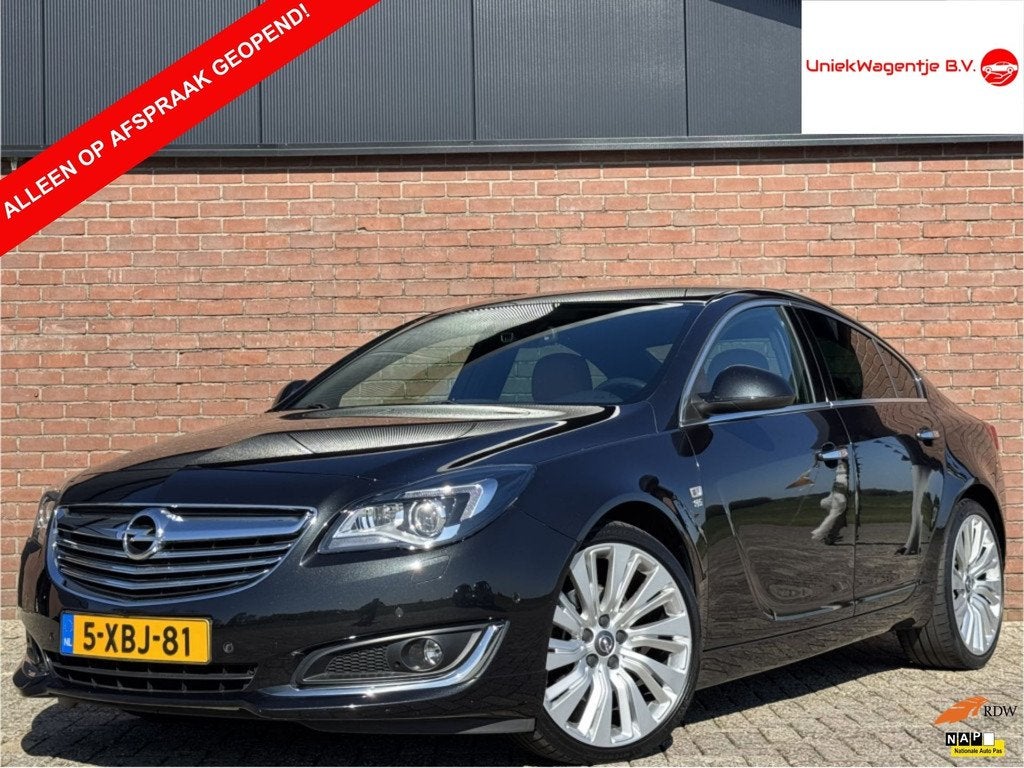 Opel Insignia 1.6 T COSMO | NL-AUTO! | OPC! | LEDER!, Auto's, Opel, Euro 5, 15 km/l, Gebruikt, 4 cilinders