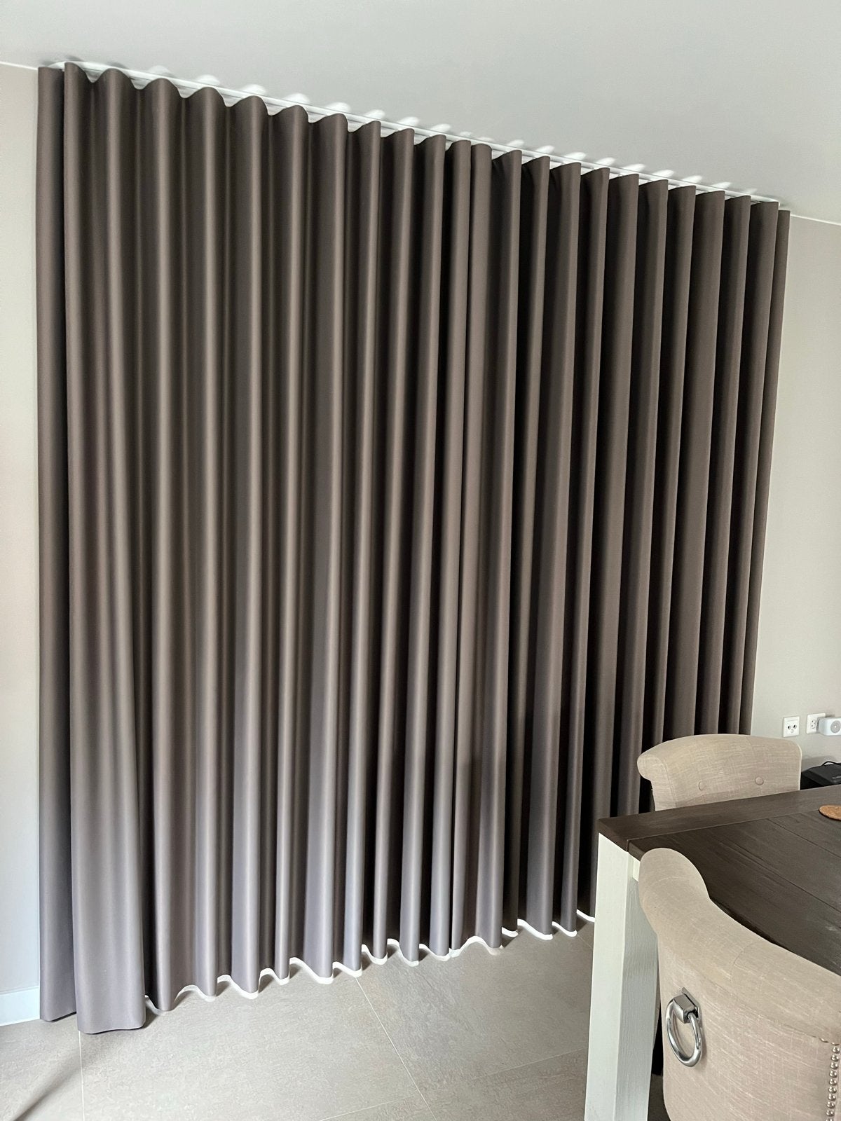 Luxe Gordijnen - taupe kleur -wave plooi, Huis en Inrichting, Ophalen, Overige merken, 255 cm, Zo goed als nieuw