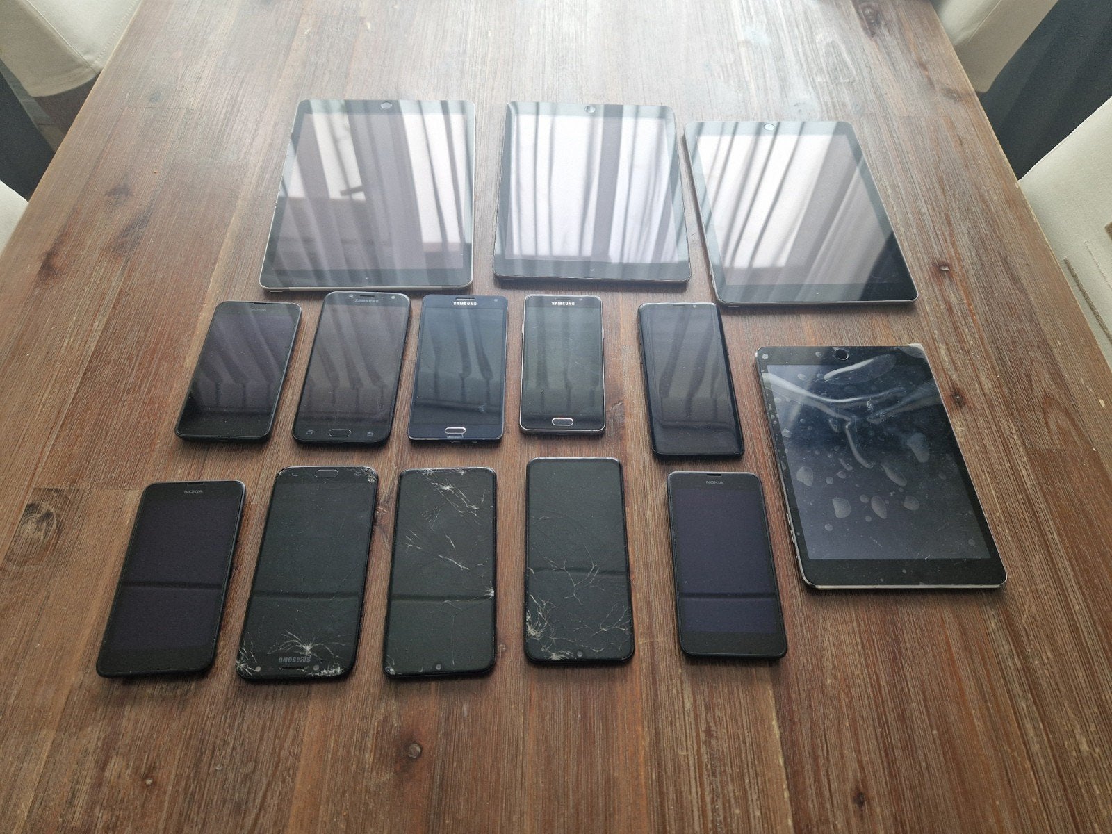 IPADS  EN TELEFOONS VOOR ONDERDELEN,  BIEDEN A.U.B, Ophalen of Verzenden