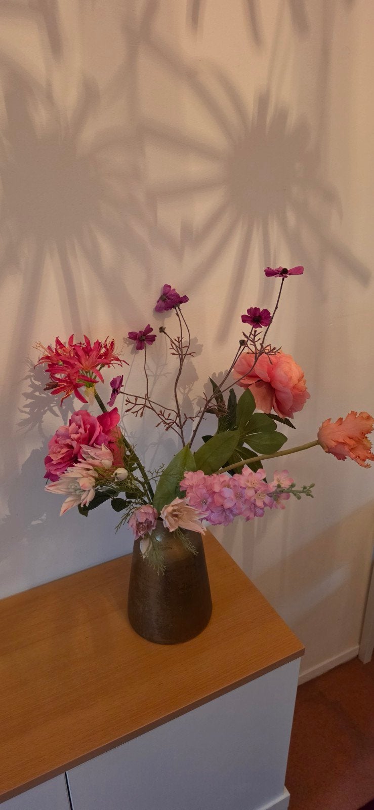 Prachtig zijden bloemen boeket in diverse roze tinten, Huis en Inrichting, Binnen, Zijde, Ophalen of Verzenden, Zo goed als nieuw
