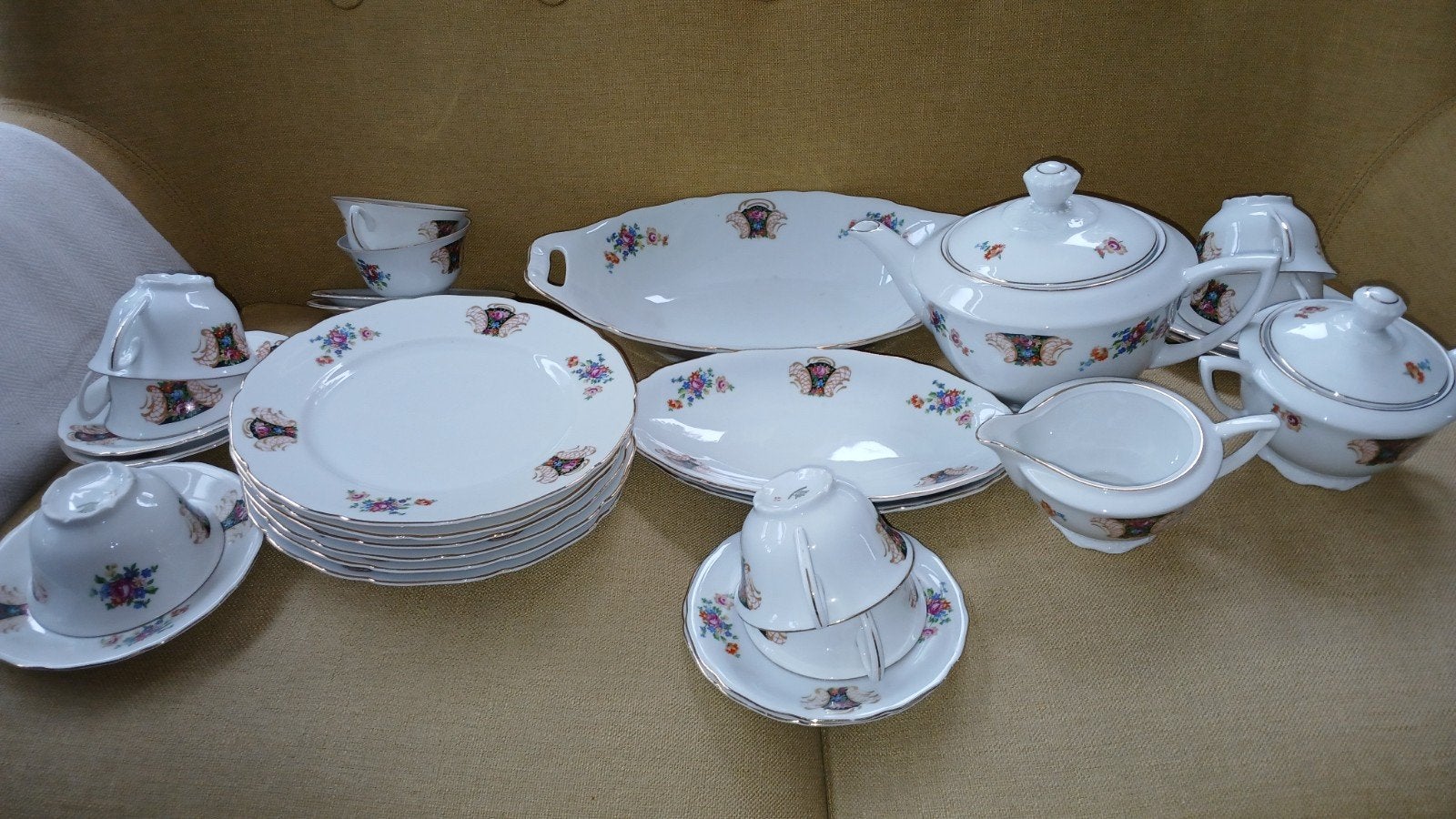 Vintage Tsjechoslowaaks porseleinen servies - 20-delig, Antiek en Kunst, Ophalen