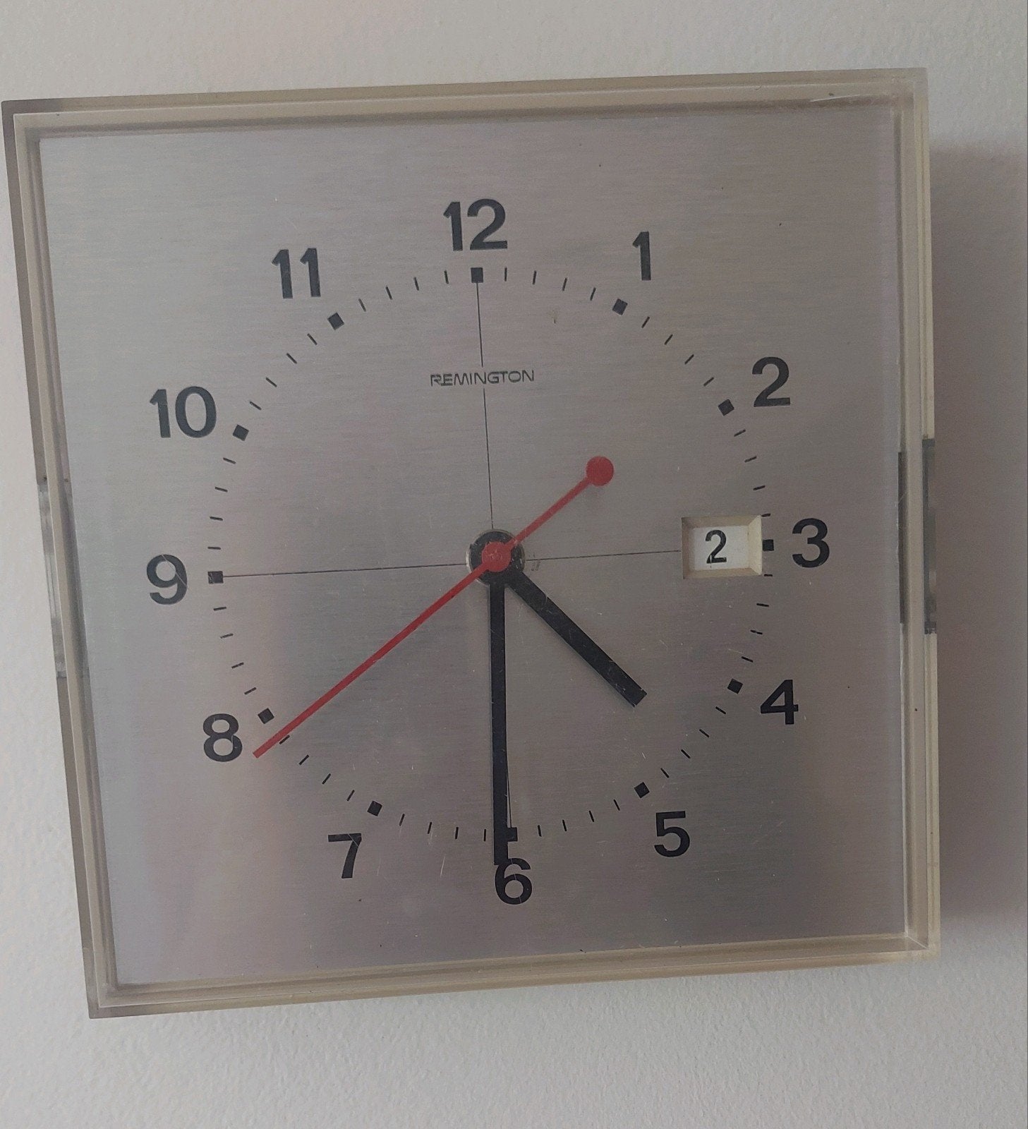 Vintage wandklok made in germany met kalender erin wandklok, Ophalen of Verzenden, Gebruikt, Analoog, Wandklok
