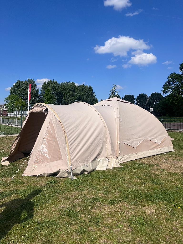 Prachtige en zeer ruime (5pers)  Karsten tent (oppomp), Ophalen, Gebruikt, Tot en met 6