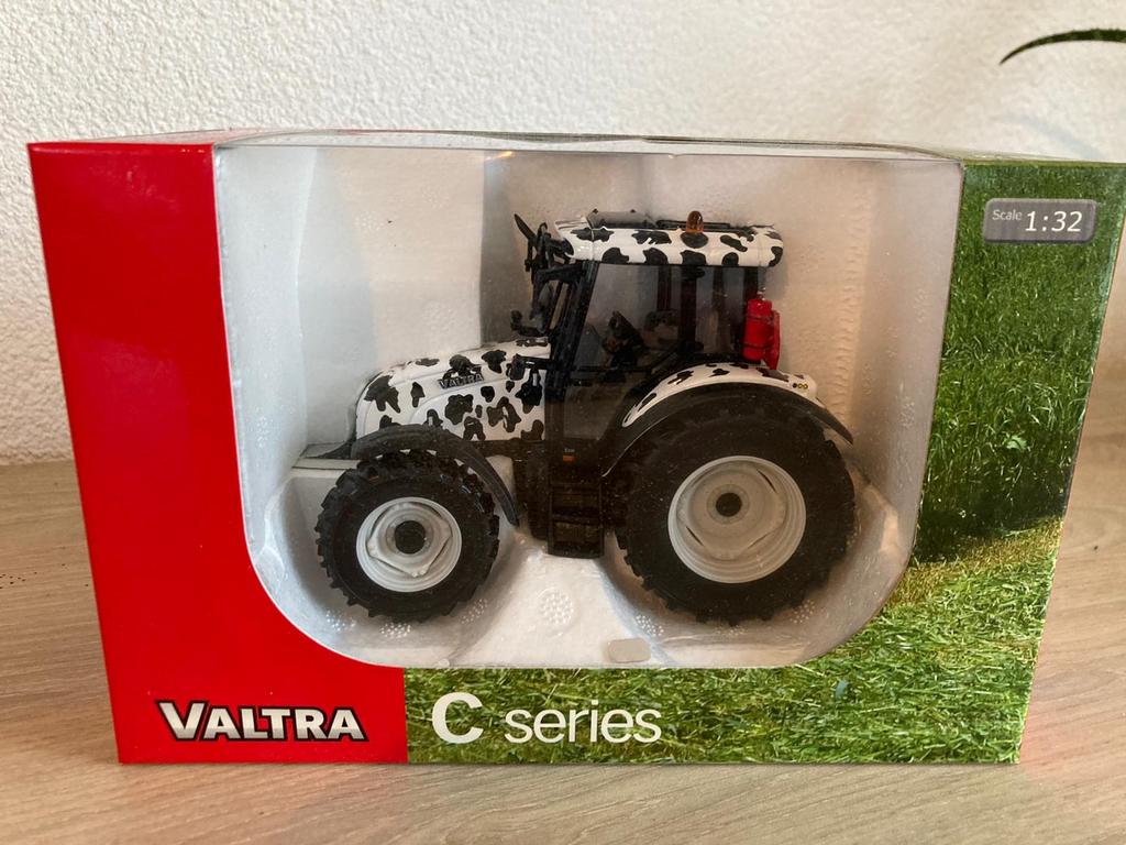 Valtra C series tractor schaal 1:32, Ophalen of Verzenden, Nieuw, Tractor of Landbouw, Overige merken