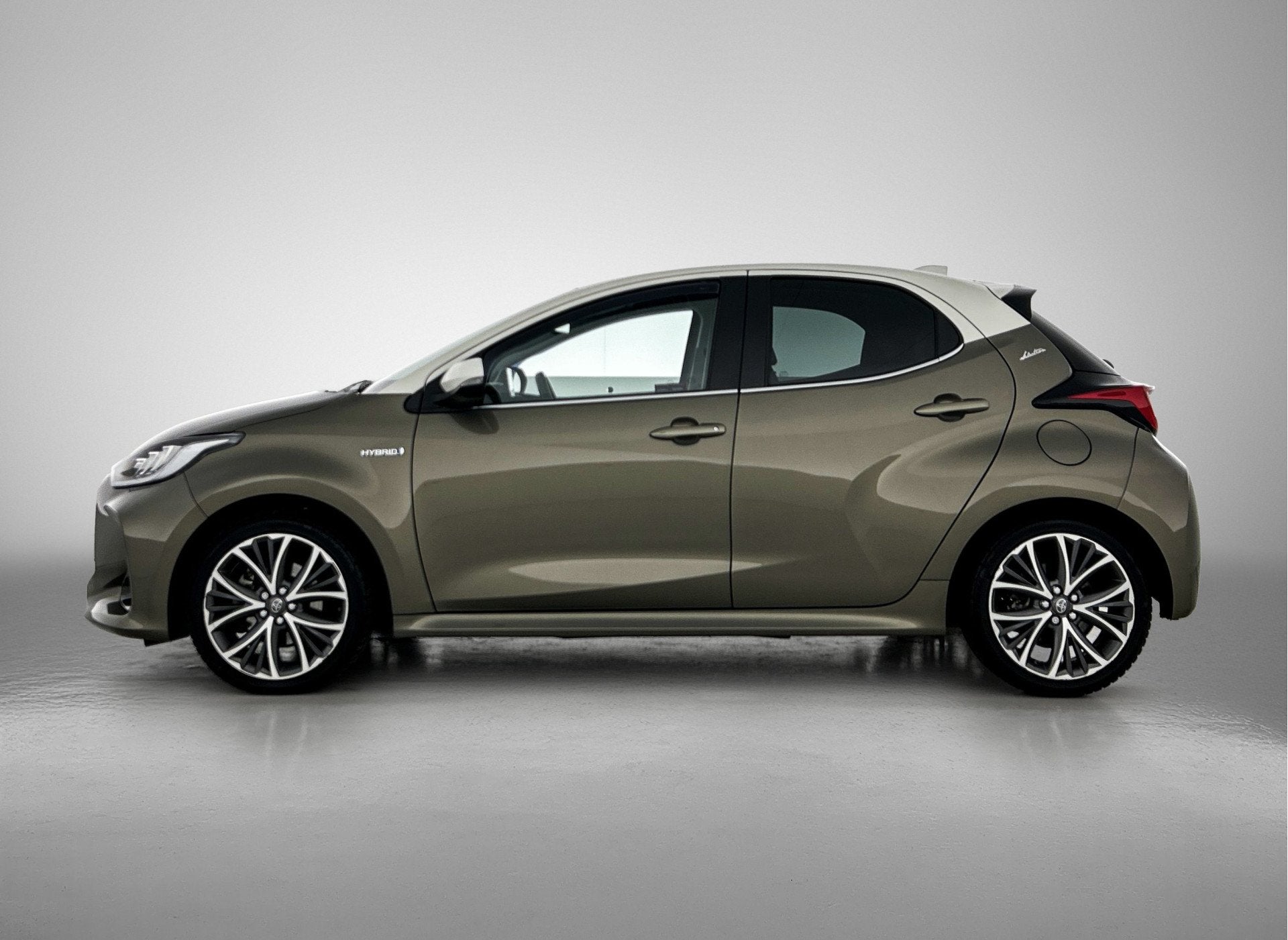Toyota Yaris 1.5 Hybrid Style + | Lichte half lederen bekled, 12 maanden, Gebruikt, 1490 cc, Bedrijf