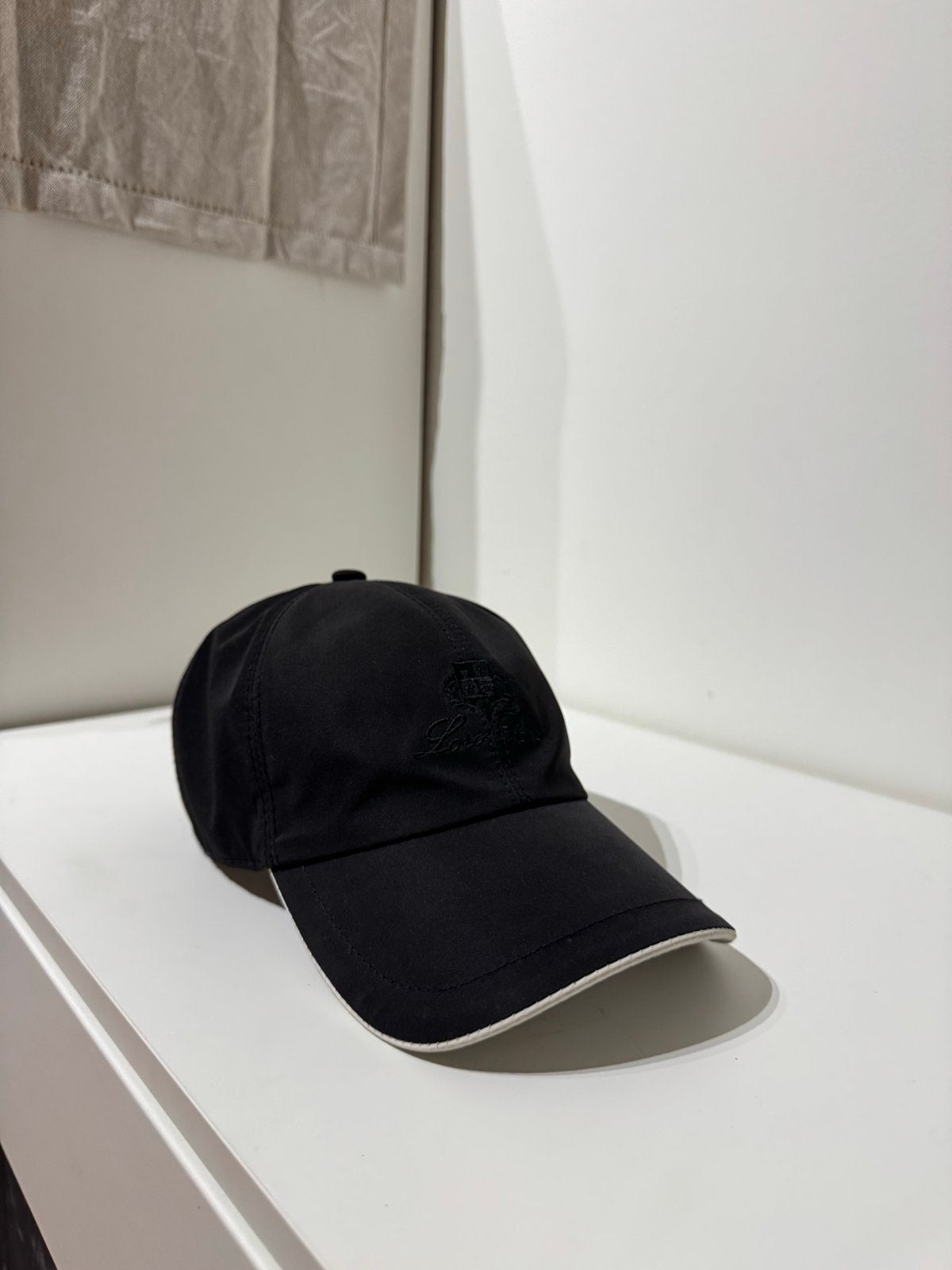 Loro Piana Cap – Uitstekende Staat, Ophalen of Verzenden, Zo goed als nieuw, One size fits all, Pet