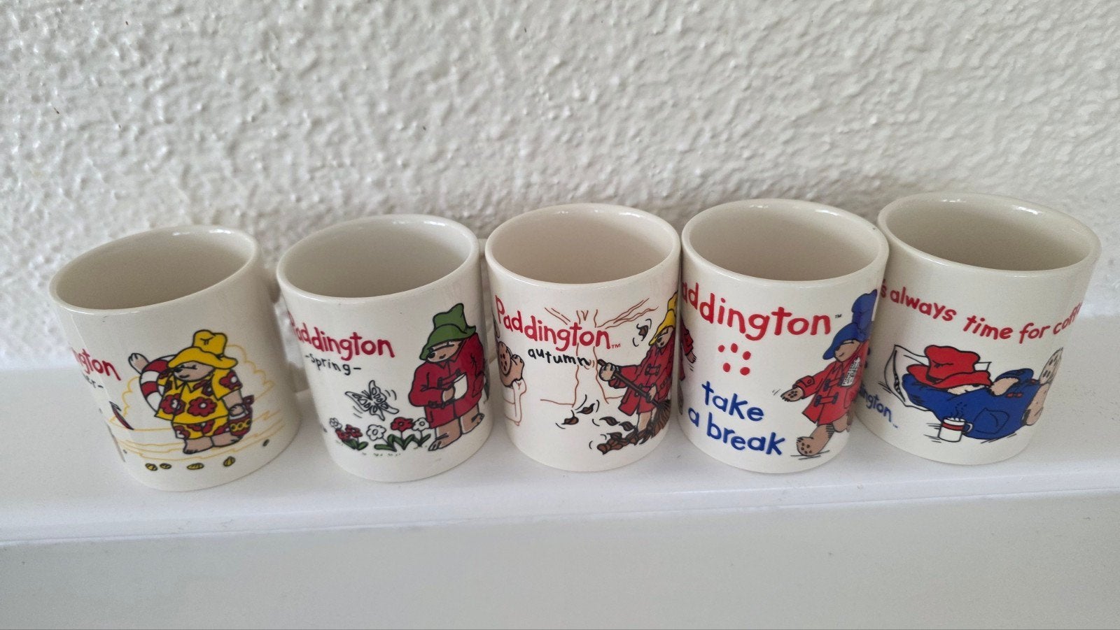 Vintage keramische mok Beertje Paddington 5 stuks, Huis en Inrichting, Keuken | Servies, Ophalen, Overige stijlen, Kop(pen) en/of Schotel(s)