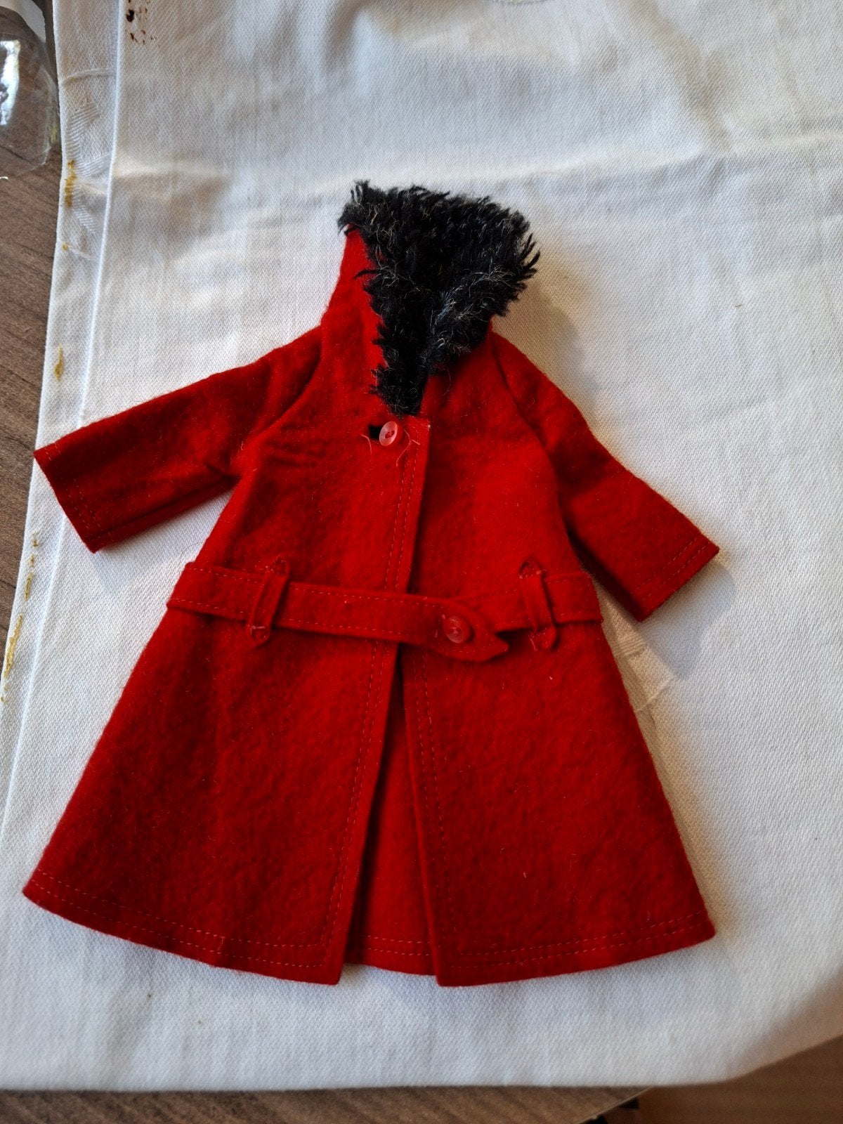 Vintage Barbie jas rood met bontkraag, Ophalen of Verzenden, Zo goed als nieuw