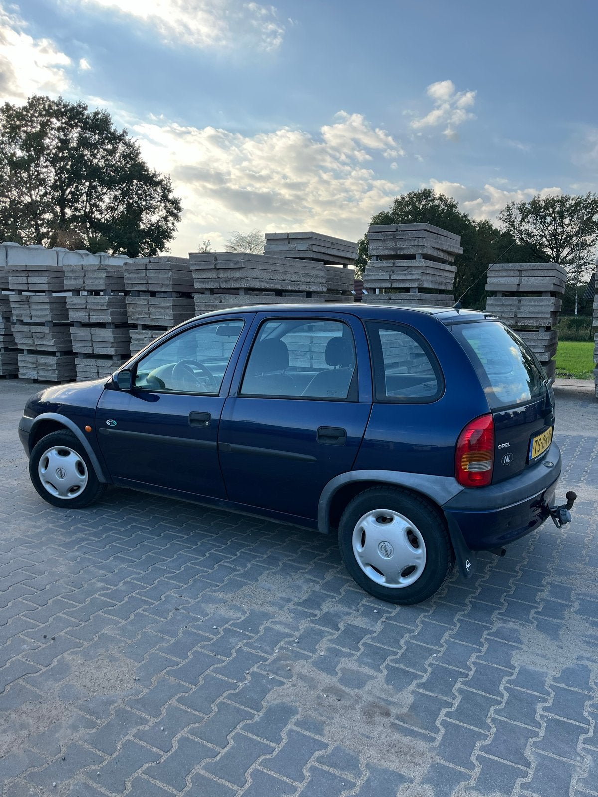 Opel Corsa 1.4 I 5D 1998 Blauw, Auto's, Voorwielaandrijving, 40 €/maand, 4 cilinders, 1389 cc
