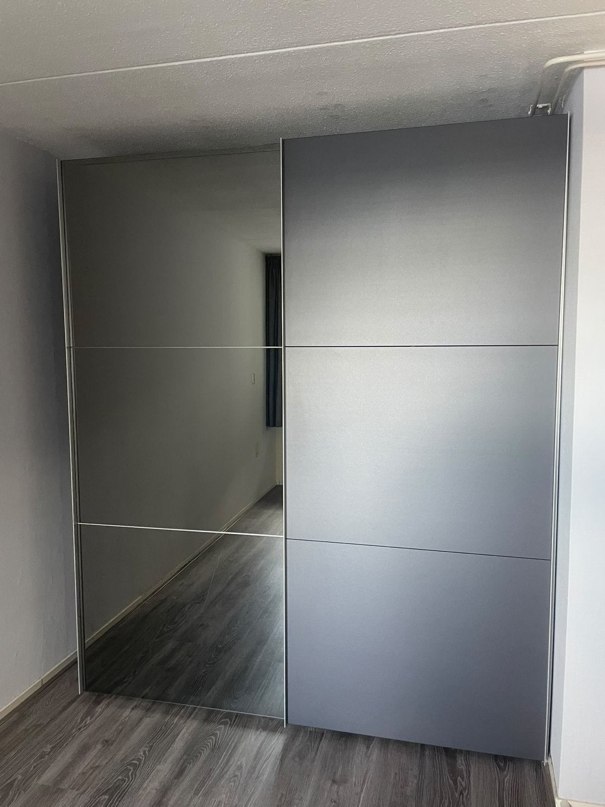Ruime kledingkast met schuifdeuren en spiegel - 200x236x65cm, Ophalen, 200 cm of meer, Overige houtsoorten, 50 tot 75 cm