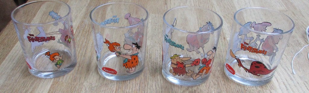 4 verschillende glazen flintstones Penotti gaaf zie foto's, Verzamelen, Ophalen of Verzenden, Overige figuren, Zo goed als nieuw