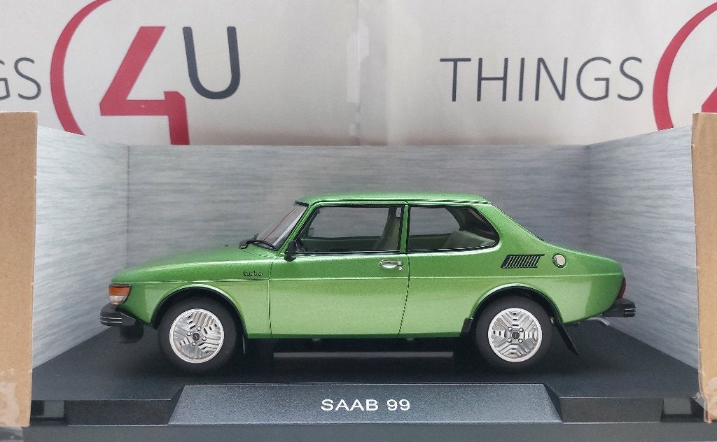 MCG 1:18 Saab 99 groen metallic nieuw in verpakking, Hobby en Vrije tijd, Modelauto's | 1:18, Ophalen of Verzenden, Nieuw, Auto