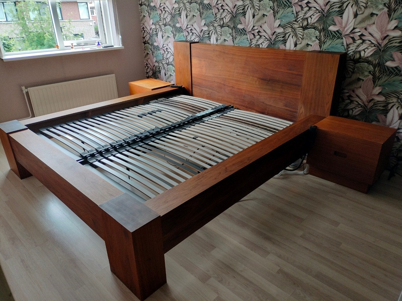 2 persoons bed, Huis en Inrichting, Slaapkamer | Bedden, Gebruikt, Tweepersoons, 180 cm, 200 cm, Hout, Overige kleuren, Verstelbaar