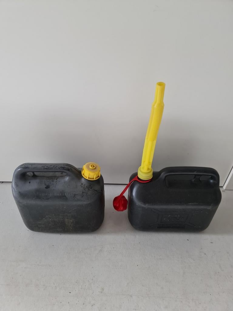 Jerrycans, Ophalen