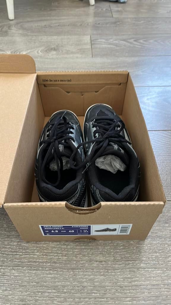Zaalschoenen Mizuno maat 40 junior, Sport en Fitness, Volleybal, Ophalen of Verzenden, Zo goed als nieuw, Schoenen