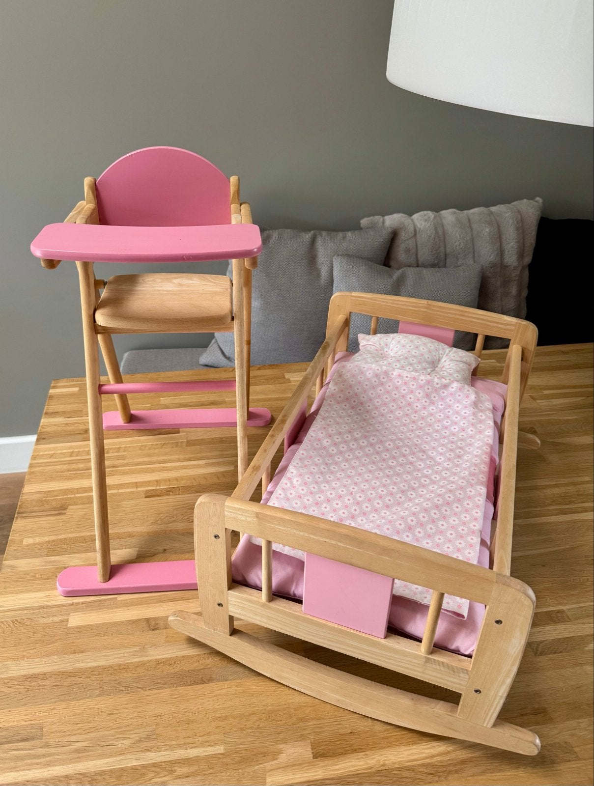Pintoy houten poppenstoel en schommelbedje (set), Ophalen, Zo goed als nieuw, Overige typen