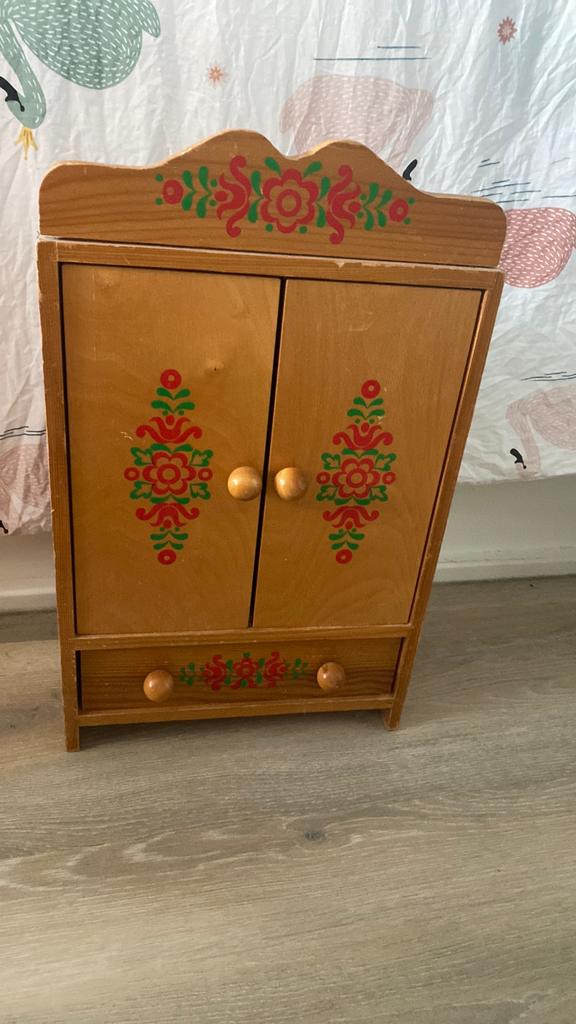 Vintage kast voor poppenkleding hout, Ophalen of Verzenden, Gebruikt, Poppenhuis