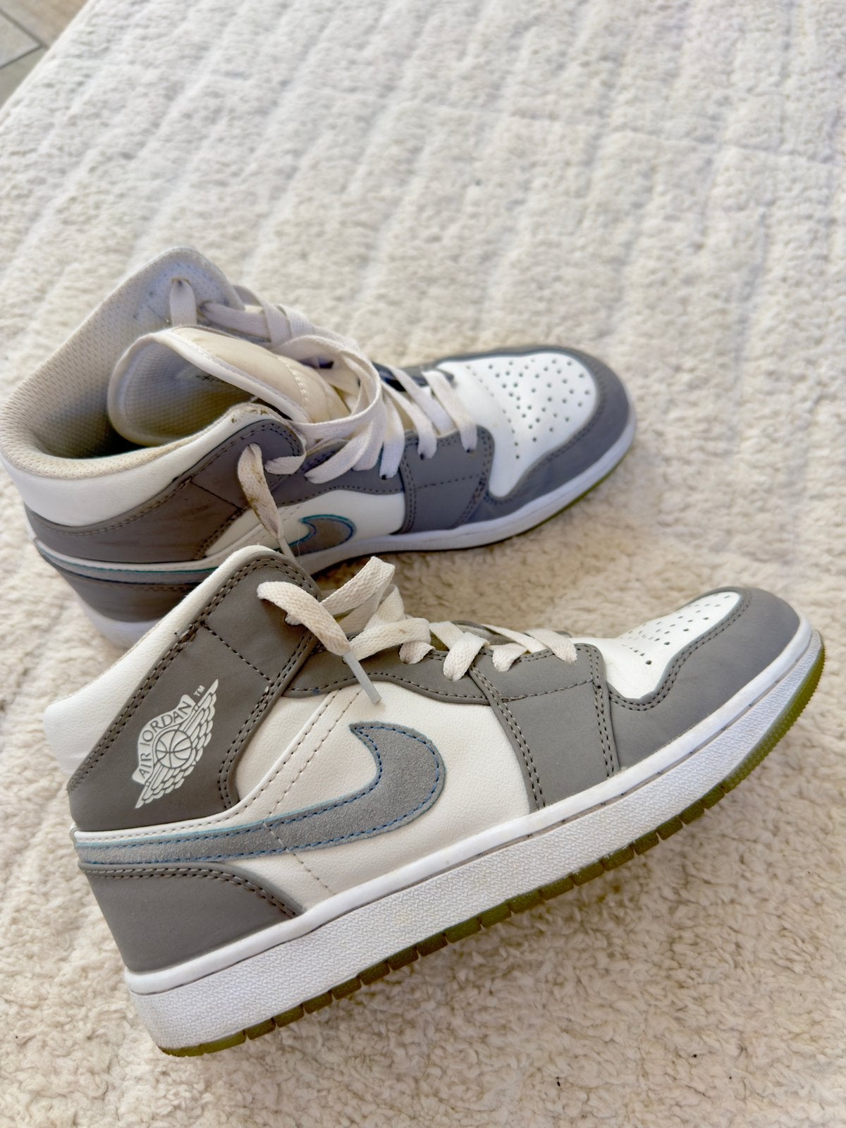 Air Jordan 1” Mid, Kleding | Dames, Schoenen, Wit, Ophalen of Verzenden, Sneakers of Gympen, Zo goed als nieuw