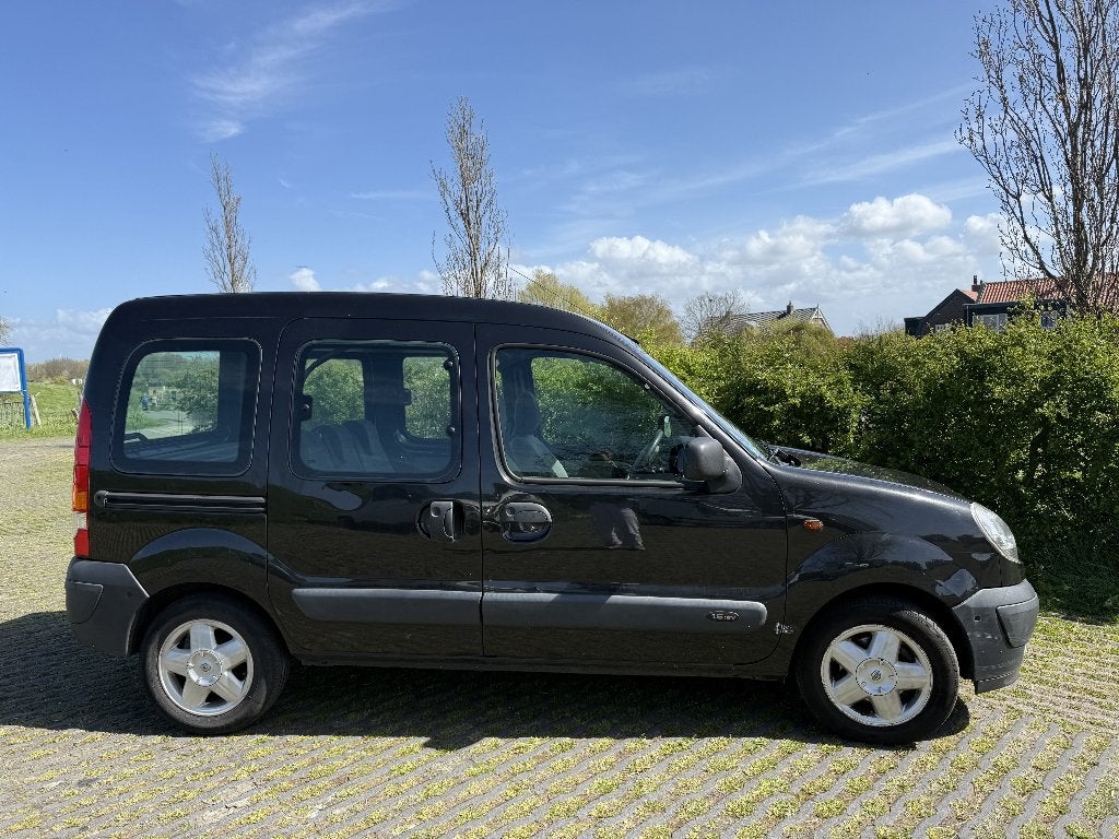 Renault Kangoo 1.6 16V Expr AUT 2005 zwart / APK juni 2027, Stof, Parkeersensor, 1095 kg, Origineel Nederlands