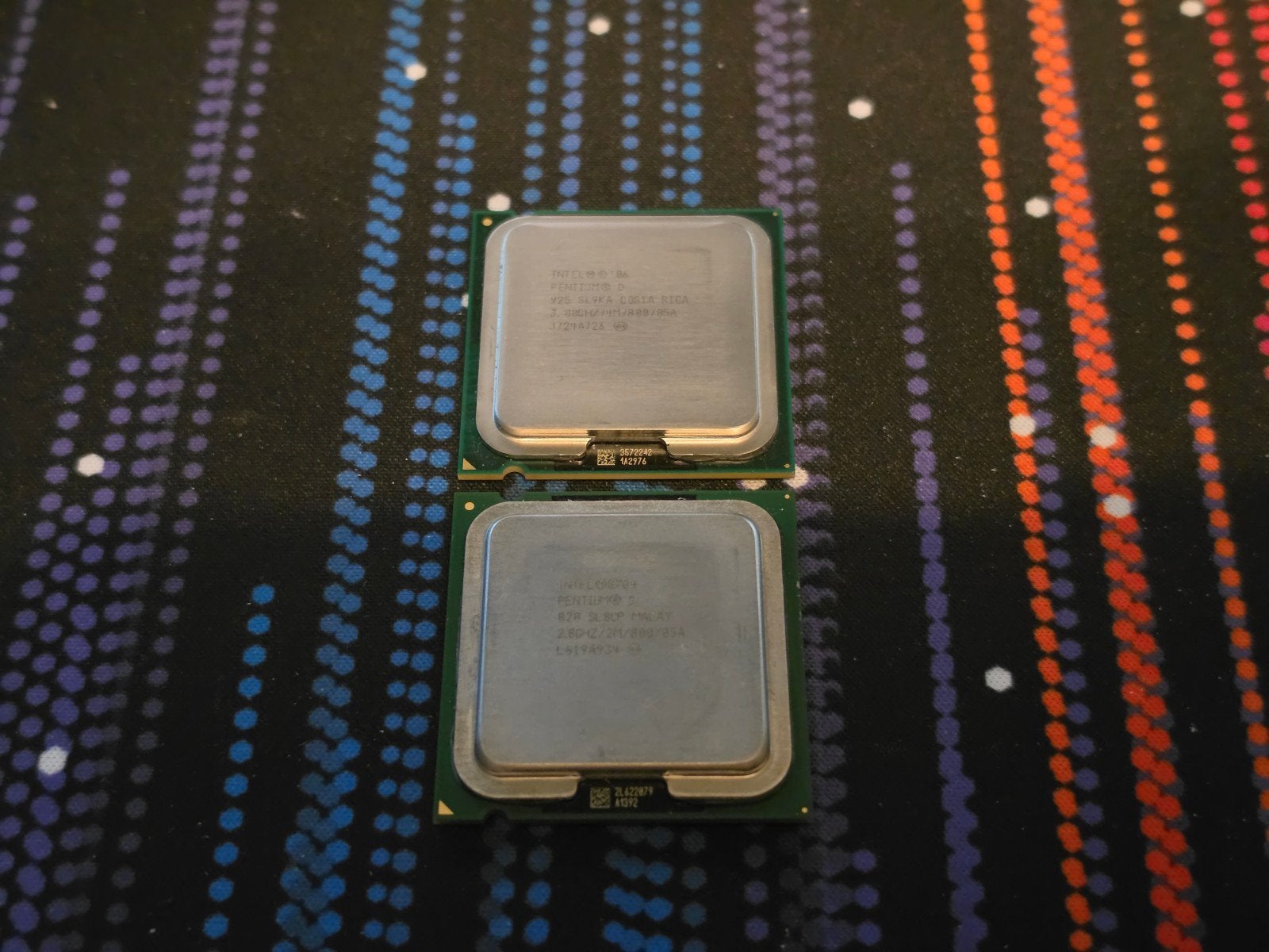 Intel Pentium D 925 & 820, Computers en Software, Gebruikt, Intel Pentium D, 2-core, Socket 775