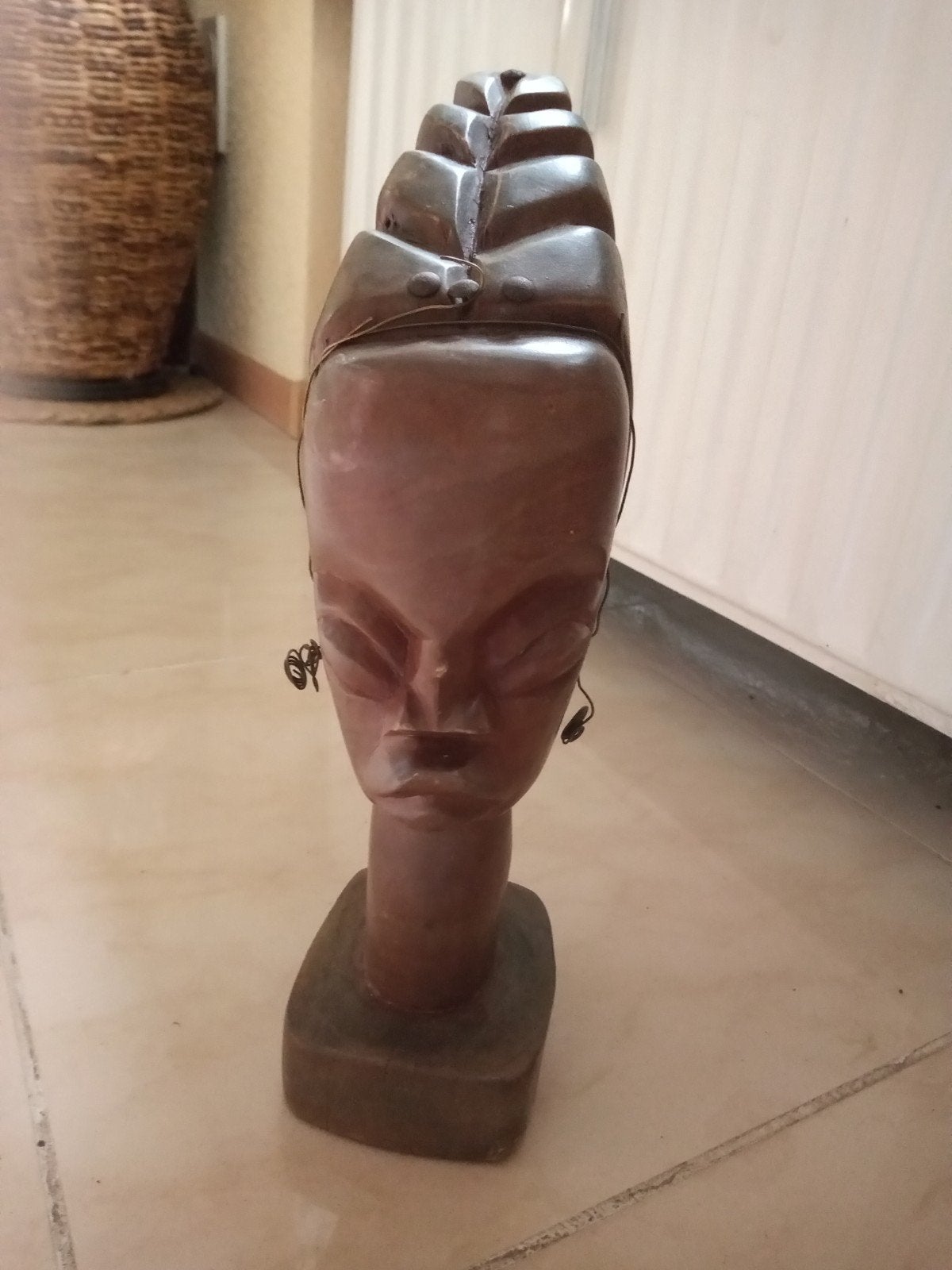 Houten Haïtiaans beeld rond 1960 en Afrikaanse beeldengroep, Ophalen of Verzenden