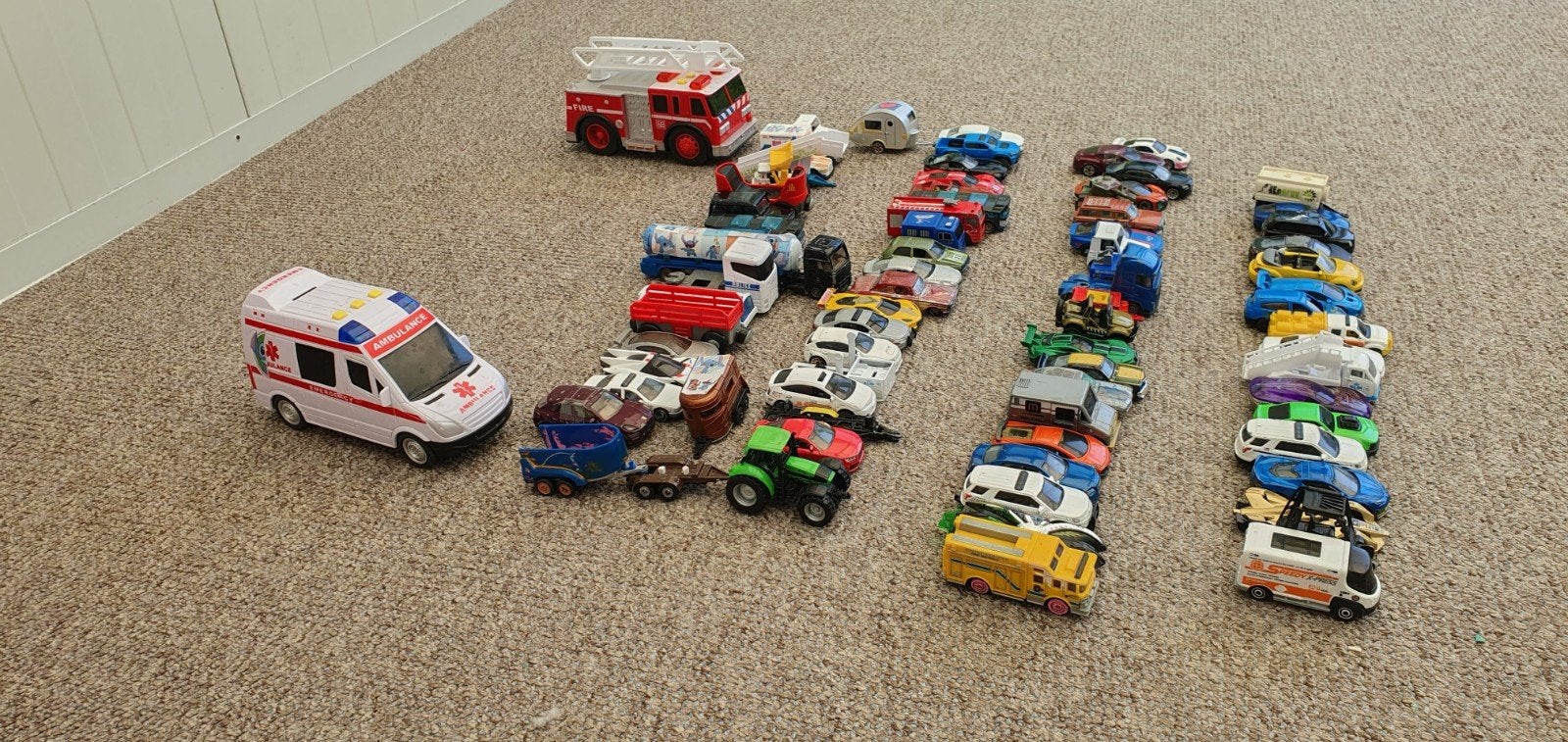 Speelgoed auto's 83 stuks, Ophalen, Zo goed als nieuw