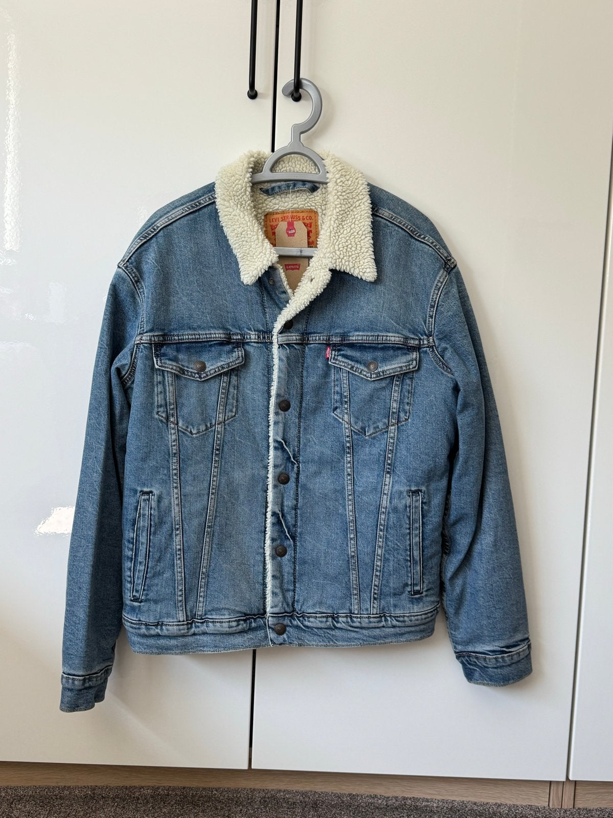 Levi's Sherpa Trucker Jacket - Nieuw met kaartjes, Verzenden, Nieuw, Maat 48/50 (M), Blauw