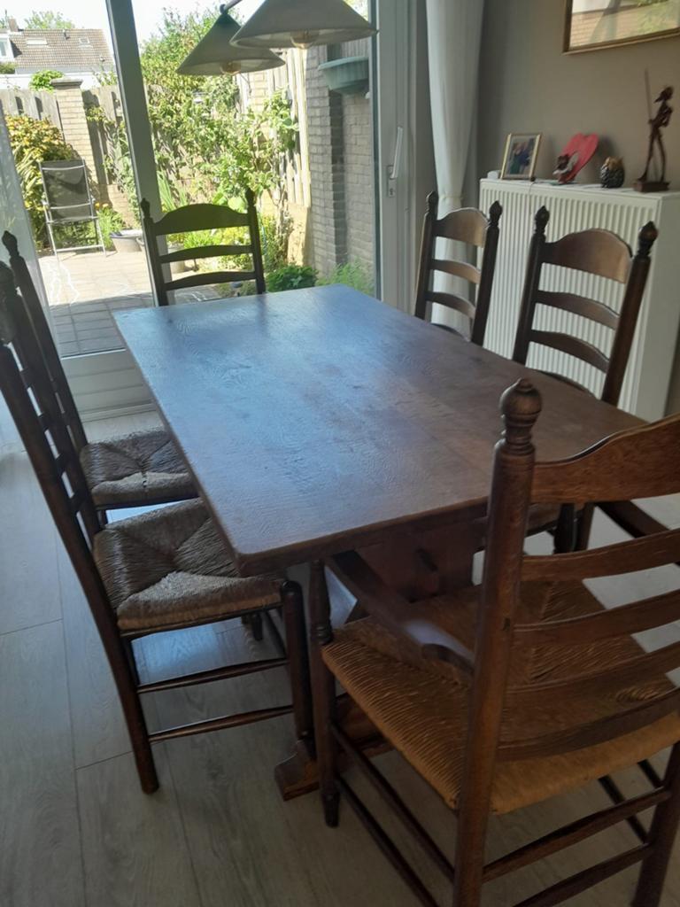 Robuuste eikenhouten eettafel met 4 stoelen, Huis en Inrichting, Tafels | Eettafels, Gebruikt, 100 tot 150 cm, Vijf personen of meer