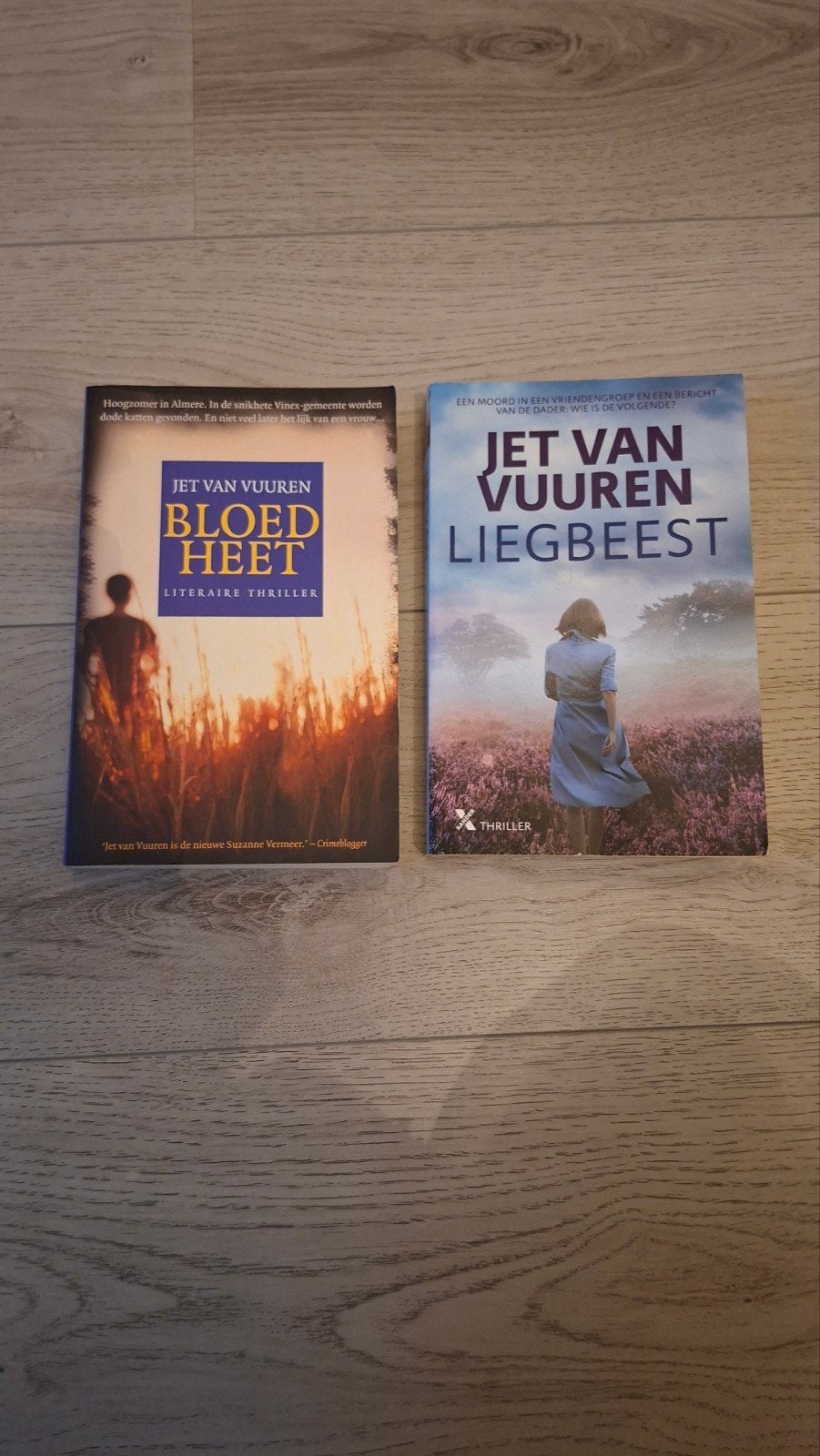 2 thrillers van Jet van Vuuren: Bloedheet en Liegbeest, Boeken, Ophalen of Verzenden, Zo goed als nieuw, Jet van Vuuren, Nederland