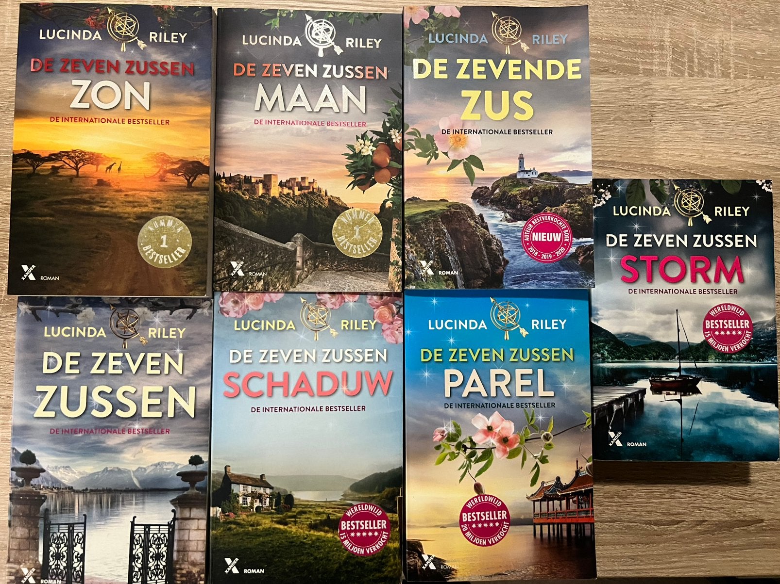 7 boeken De Zeven Zussen – Lucinda Riley – zeer nette staat, Boeken