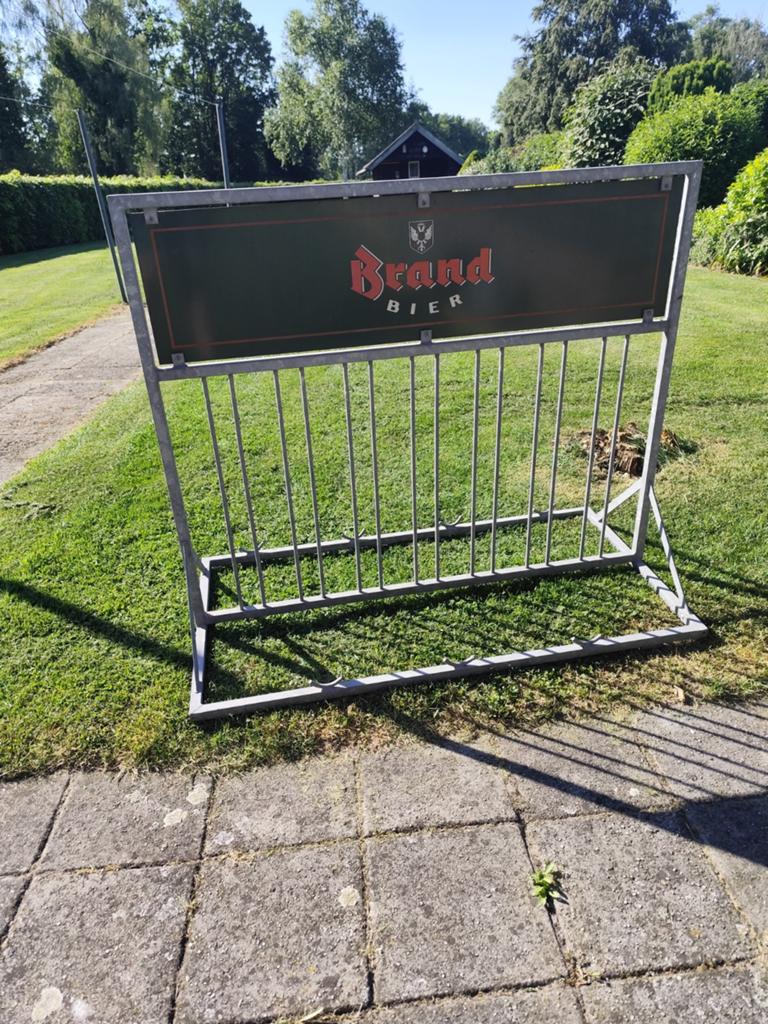 Fietsenrek met Brand Bier reclamebord, Ophalen, Gebruikt