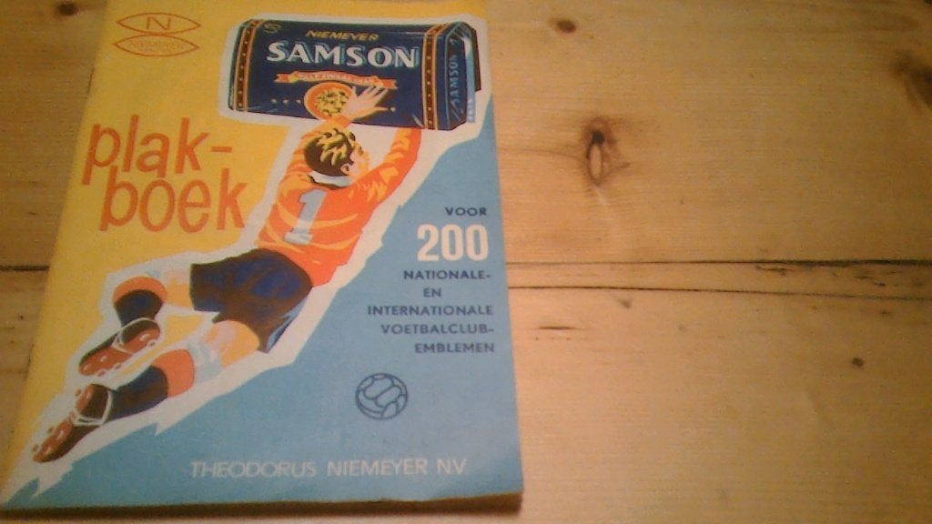 Plakboek met voetbalclub emblemen, Ophalen of Verzenden, Gebruikt, Overige binnenlandse clubs, Poster, Plaatje of Sticker