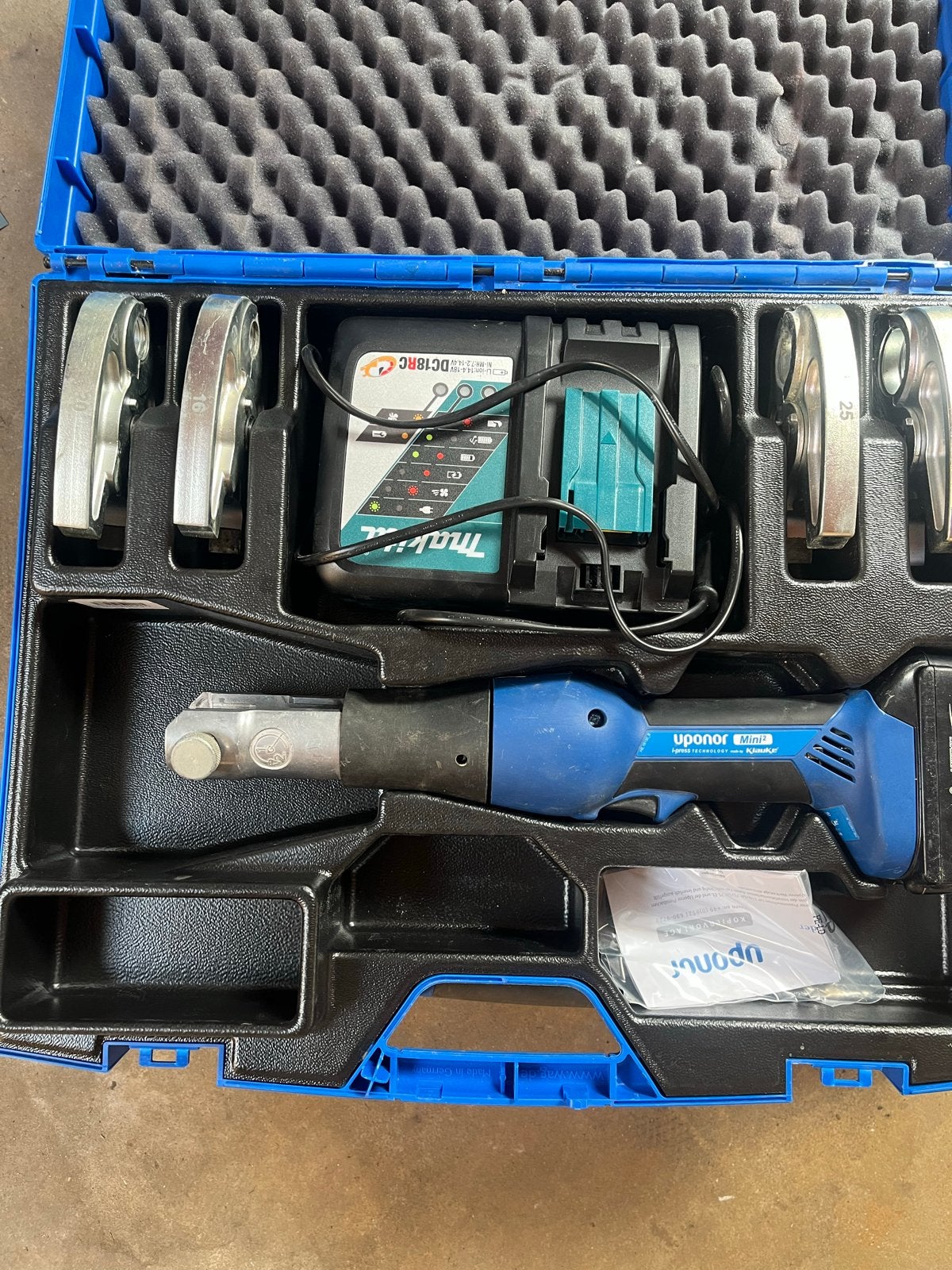 Uponor Mini Accu-Expander met Makita lader en persbekken, Ophalen, Gebruikt, Overige typen, Overige merken