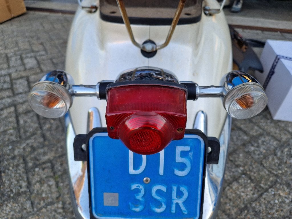 Achterlicht sym allo , onderdelen lamp knipperlicht scooter, Fietsen en Brommers, Brommeronderdelen | Scooters, Ophalen, Gebruikt