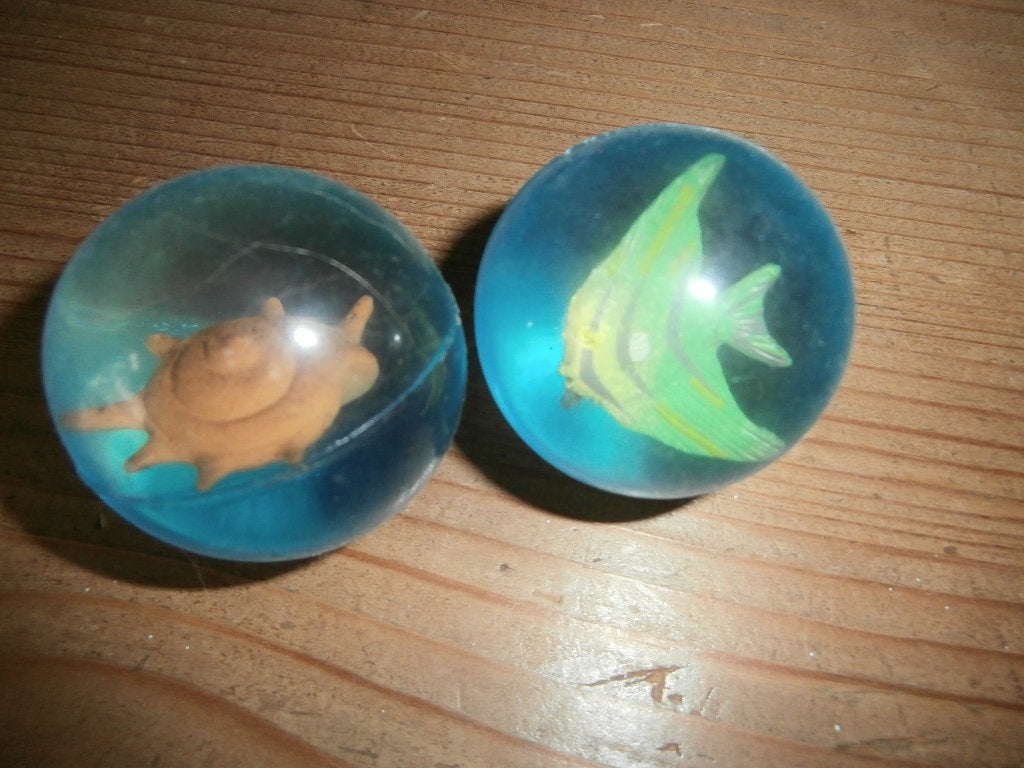 Bal stuiterbal met vis schelp blauw 2 stuks speelgoed, Ophalen of Verzenden, Gebruikt