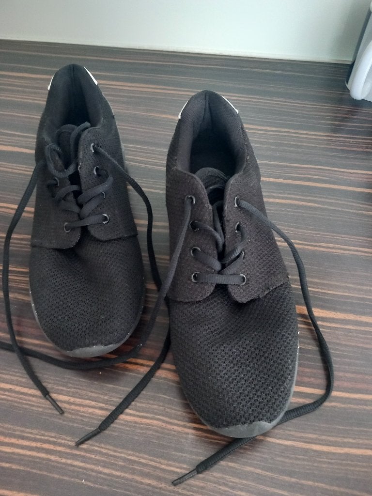 Sportschoenen maat 38, Zwart, Ophalen of Verzenden, Sneakers of Gympen, Zo goed als nieuw