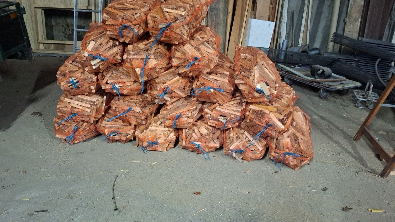 Aanmaakhout,  grote net zakken- Klaar voor gebruik, Tuin en Terras, Haardhout, Blokken, Overige houtsoorten, Minder dan 3 m³, Ophalen