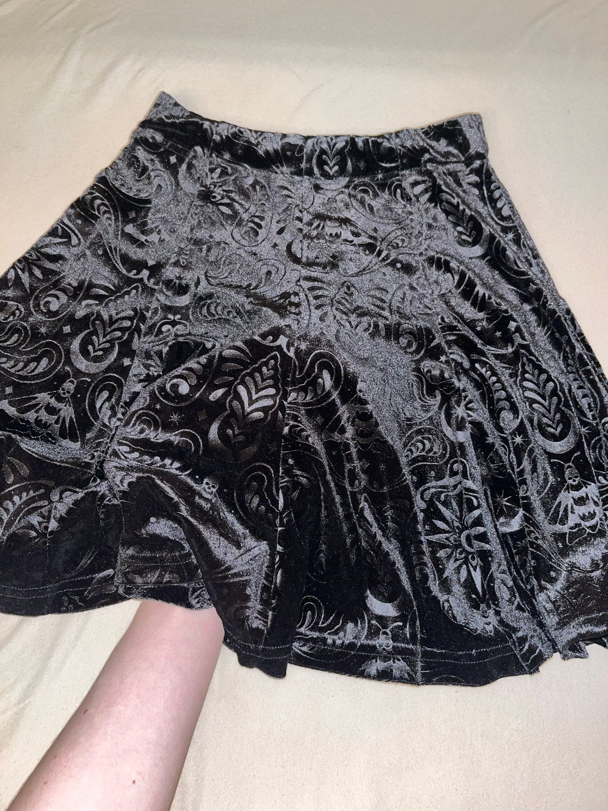 Killstar fluwelen skater rok – zwart gothic burnout, Zwart, Ophalen of Verzenden, Zo goed als nieuw, Maat 34 (XS) of kleiner