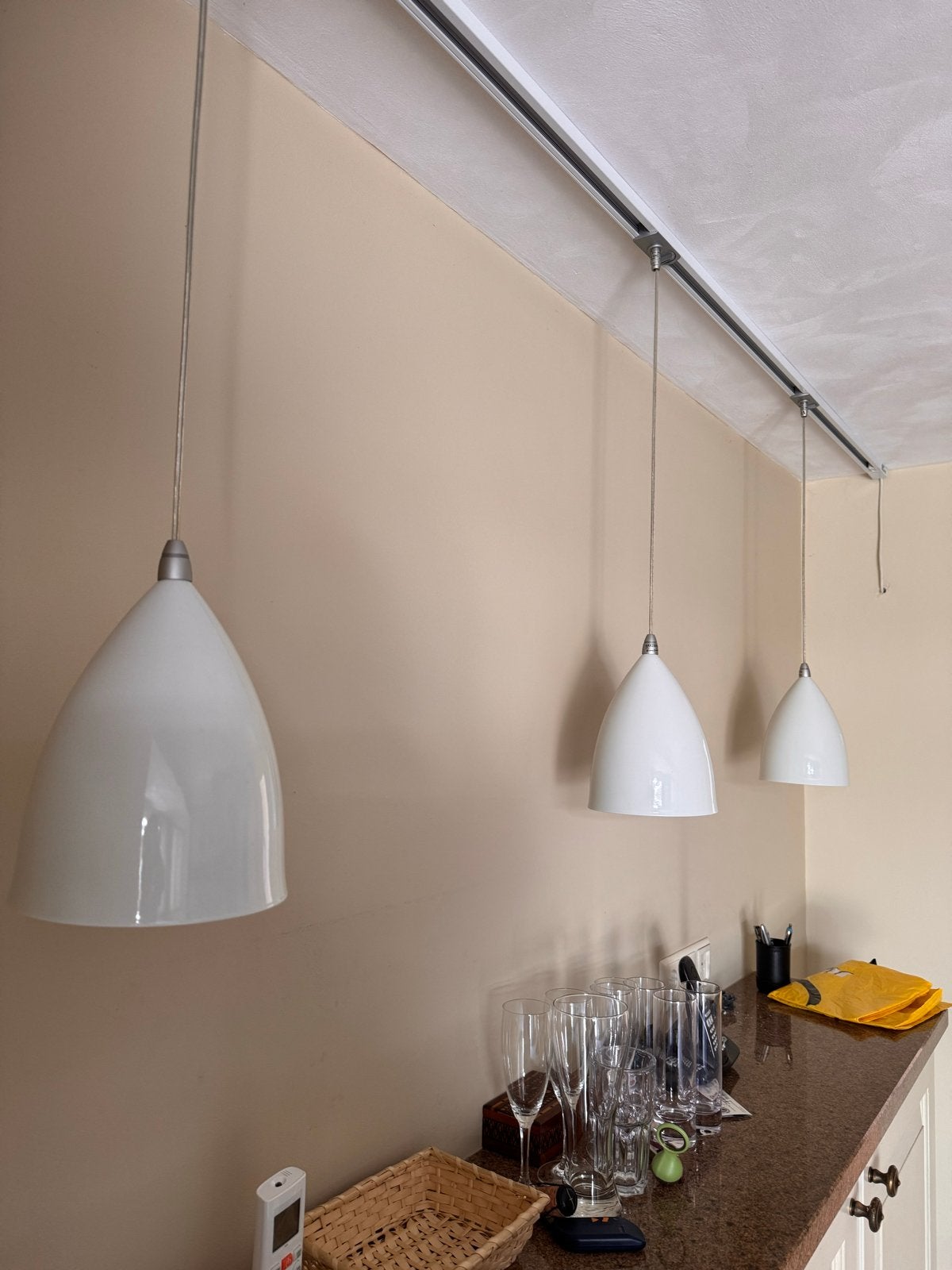 3 witte hanglampen op rail, compleet met aansluitsnoer, Ophalen, Gebruikt, Metaal