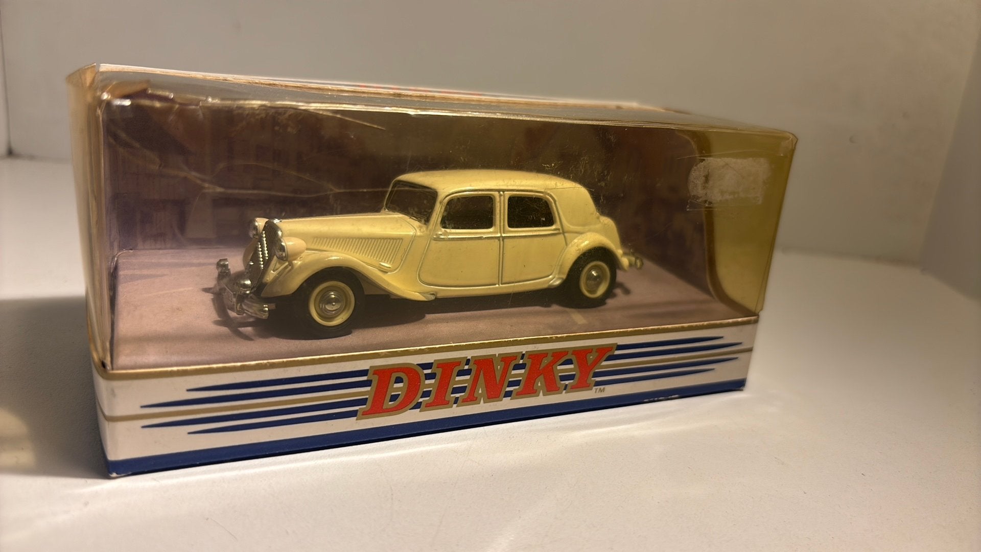 Citroen 15 cv dinky matchbox 1.43